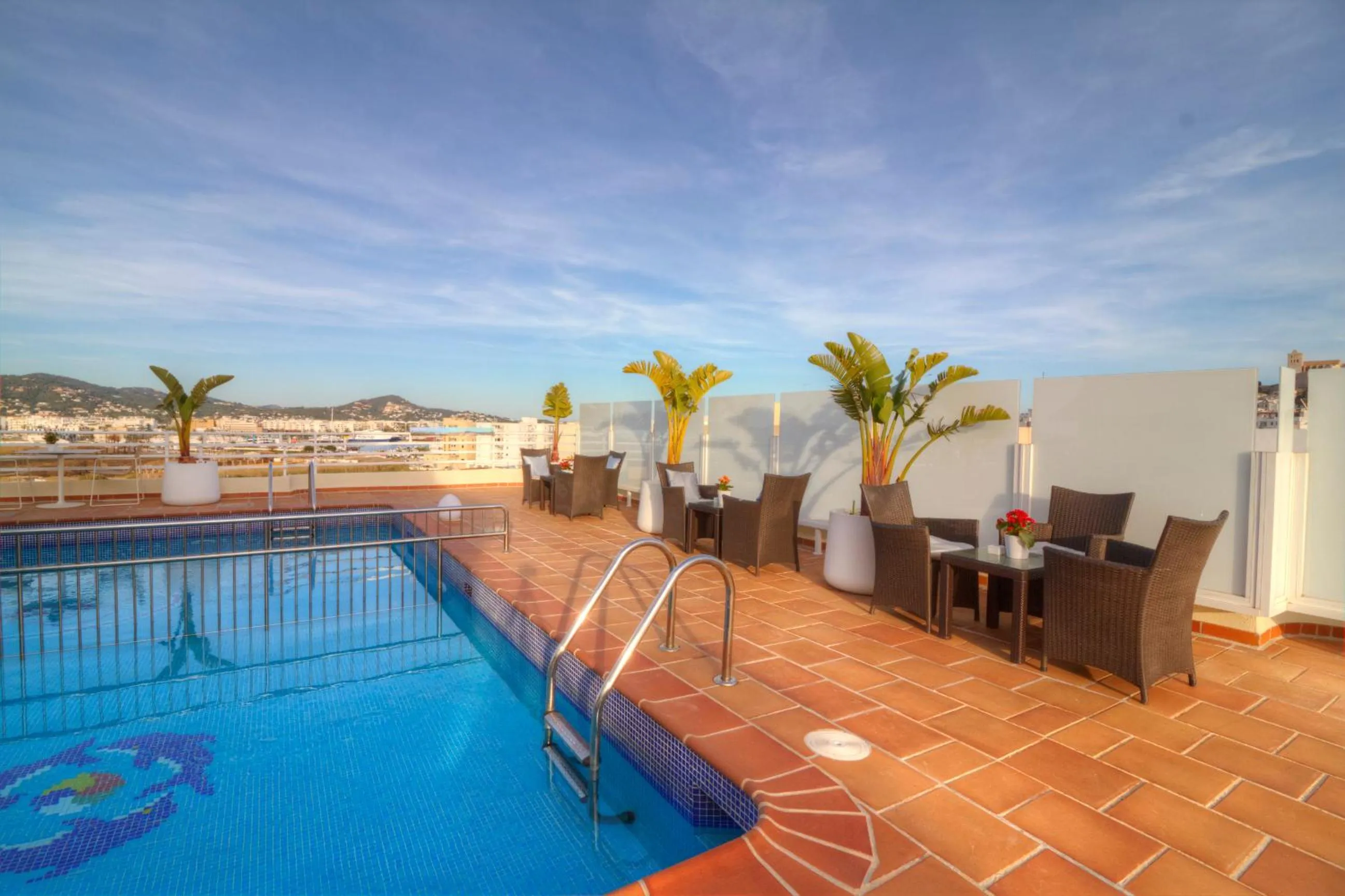 Patio in Hotel Royal Plaza