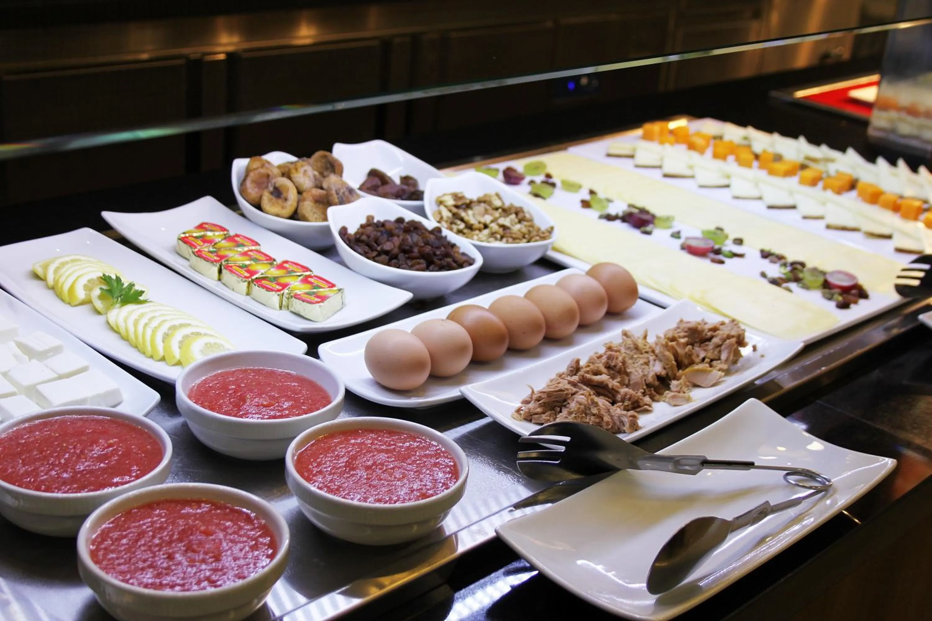 Buffet breakfast in DWO Urban Granada