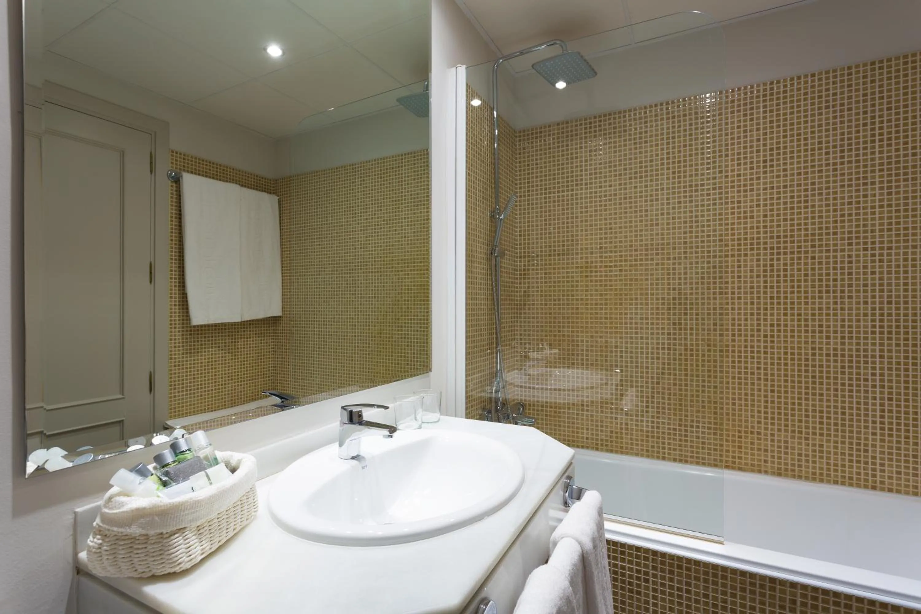 Bathroom in DWO Urban Granada