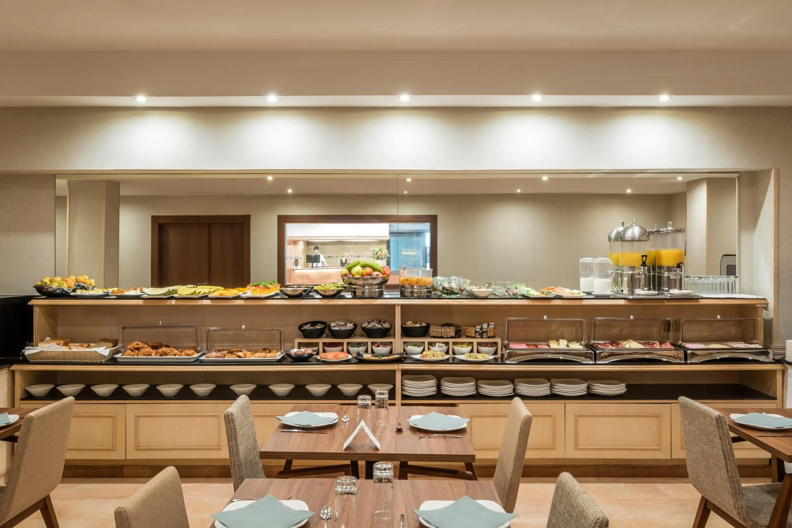 Food and drinks in Petit Palace Eixample