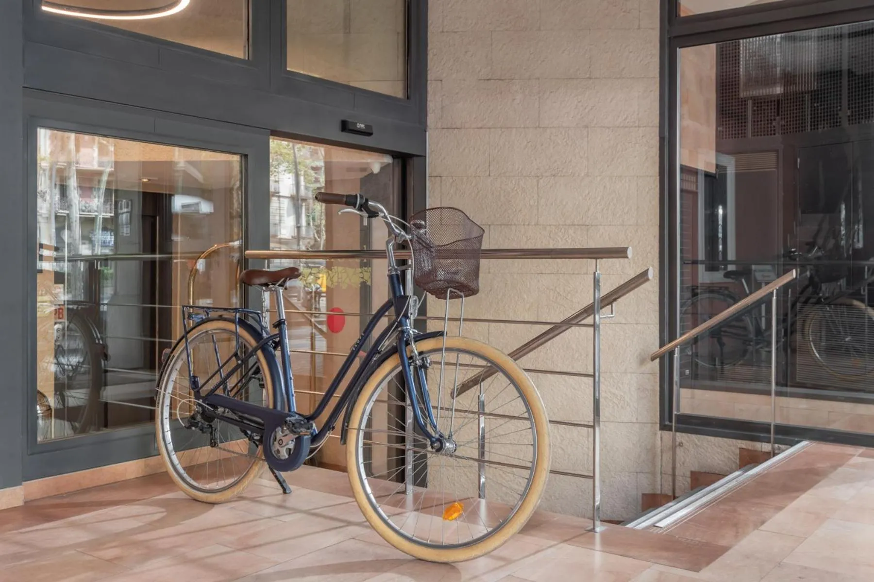 Cycling in Petit Palace Eixample