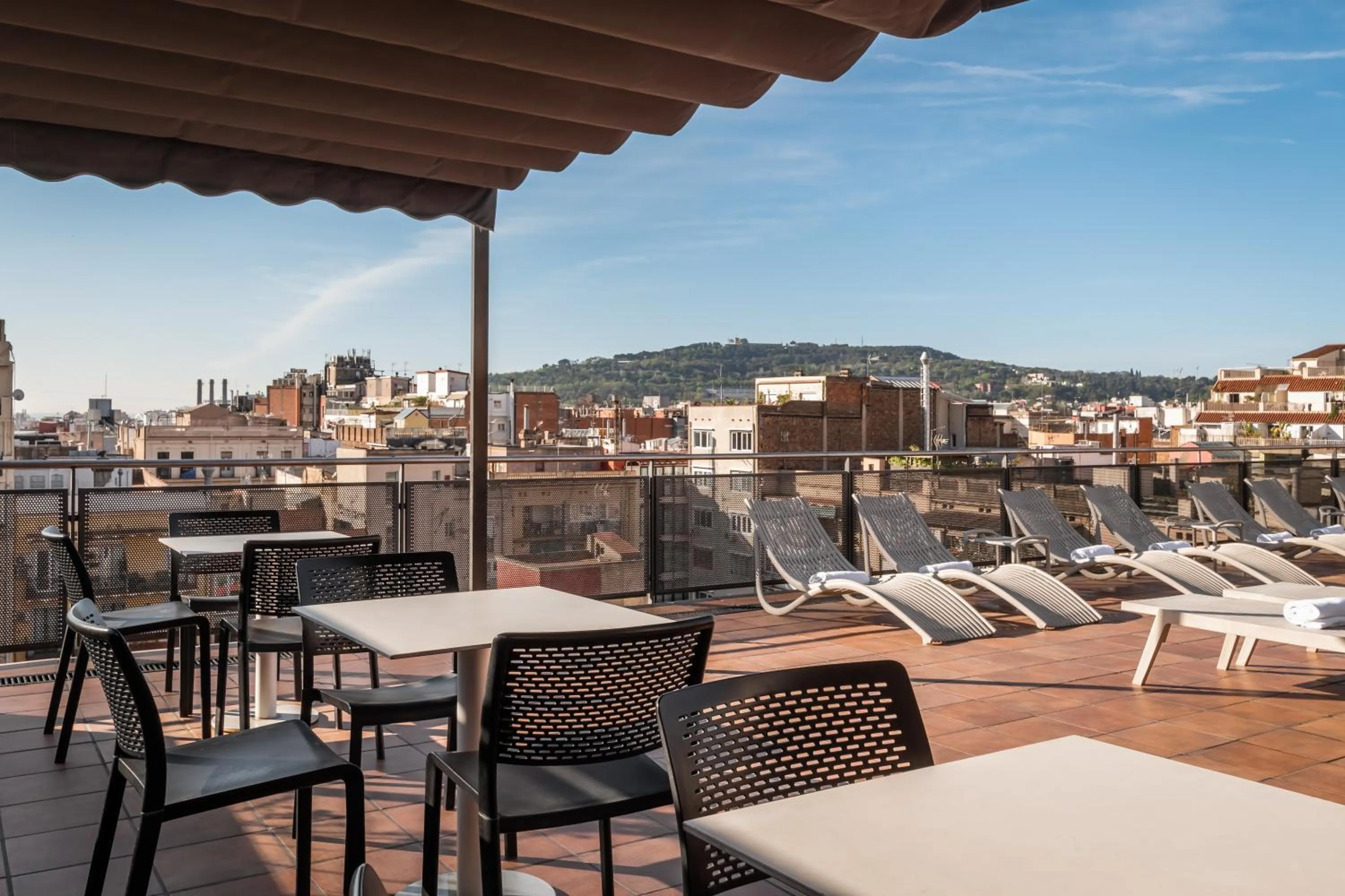 Swimming pool in Petit Palace Eixample