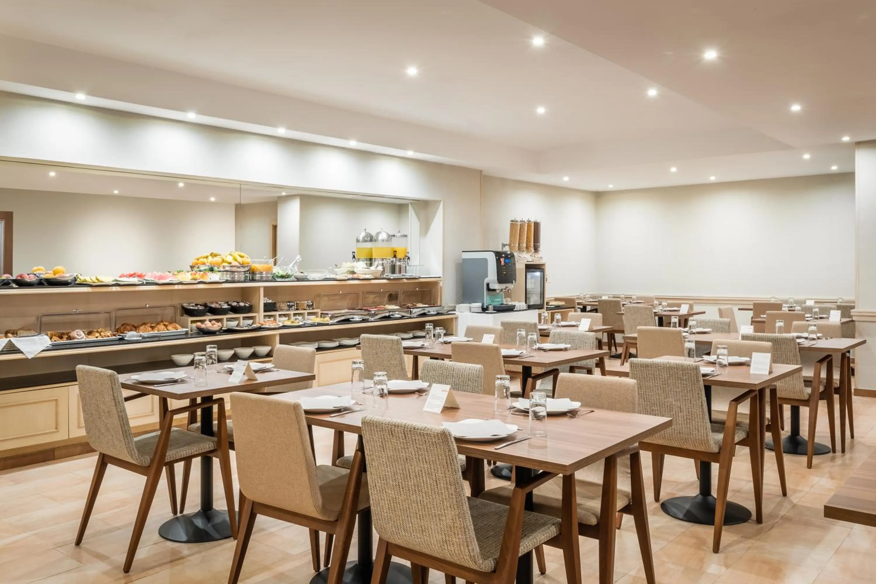 Food and drinks in Petit Palace Eixample