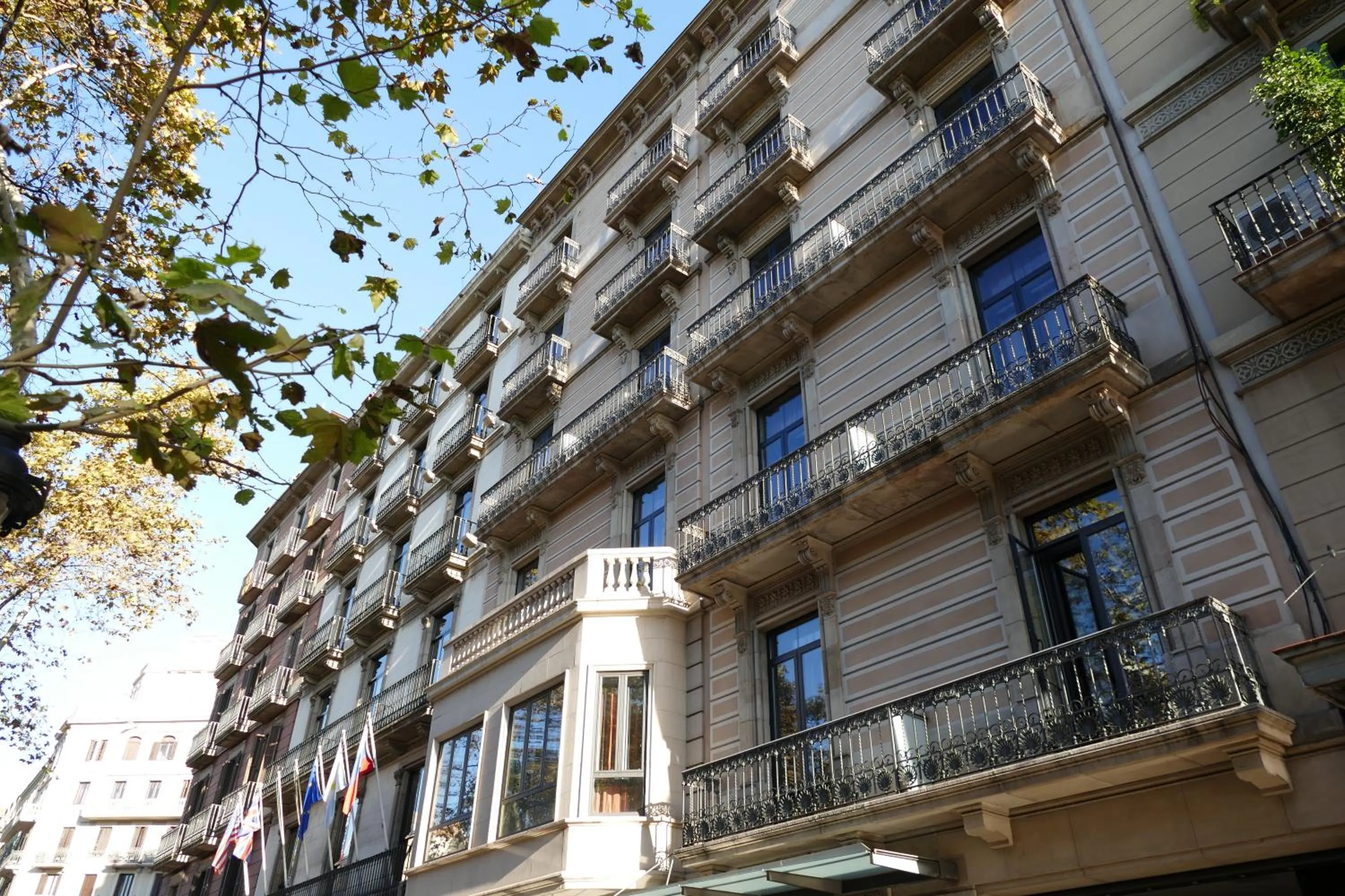 Property building in Petit Palace Eixample