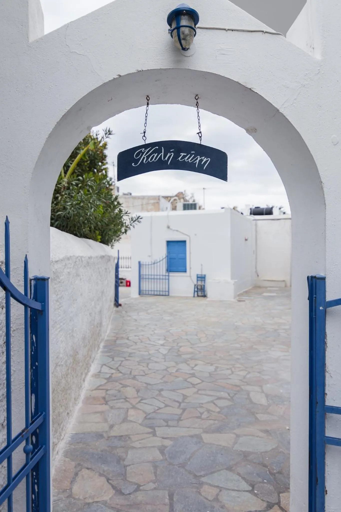 Facade/entrance in Captain Manolis