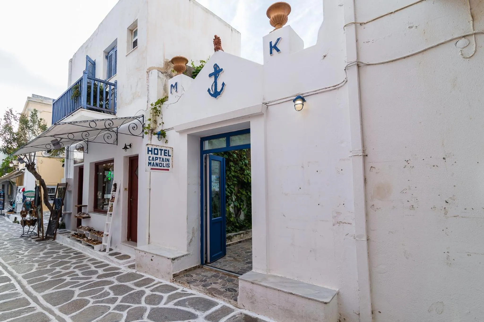 Facade/entrance in Captain Manolis