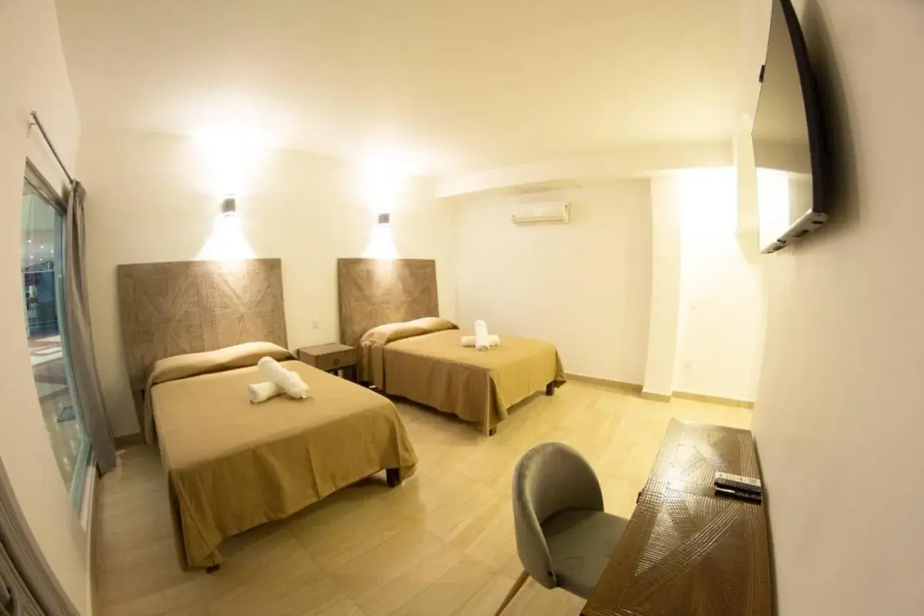 Triple Room in HOTEL REFORMA 14 Triple Room in HOTEL REFORMA 14