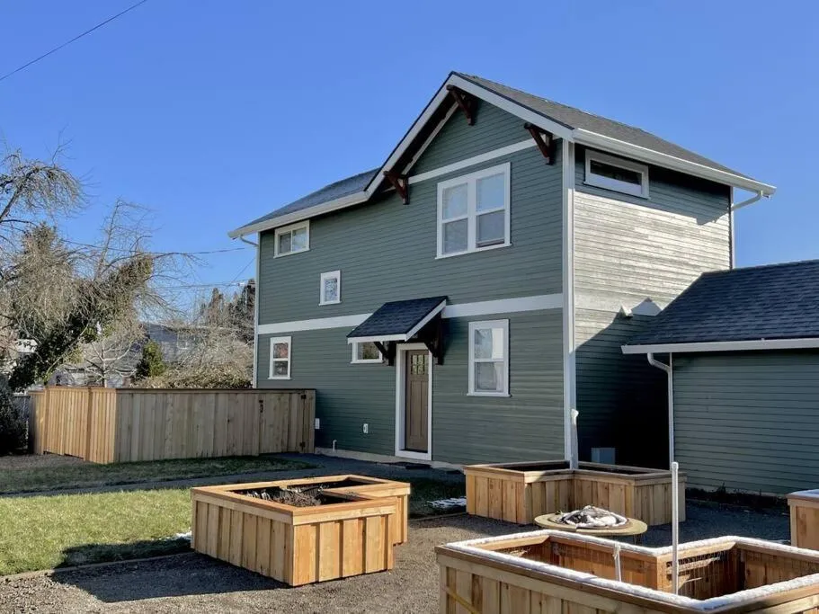 Property building in Custom Built Cottage in Downtown with Pool