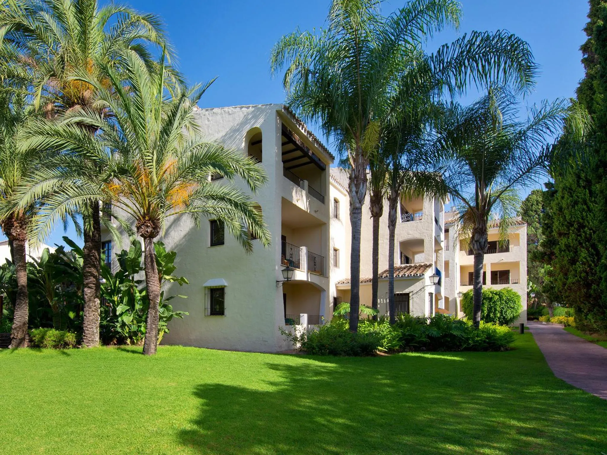 Facade/entrance in BlueBay Banús