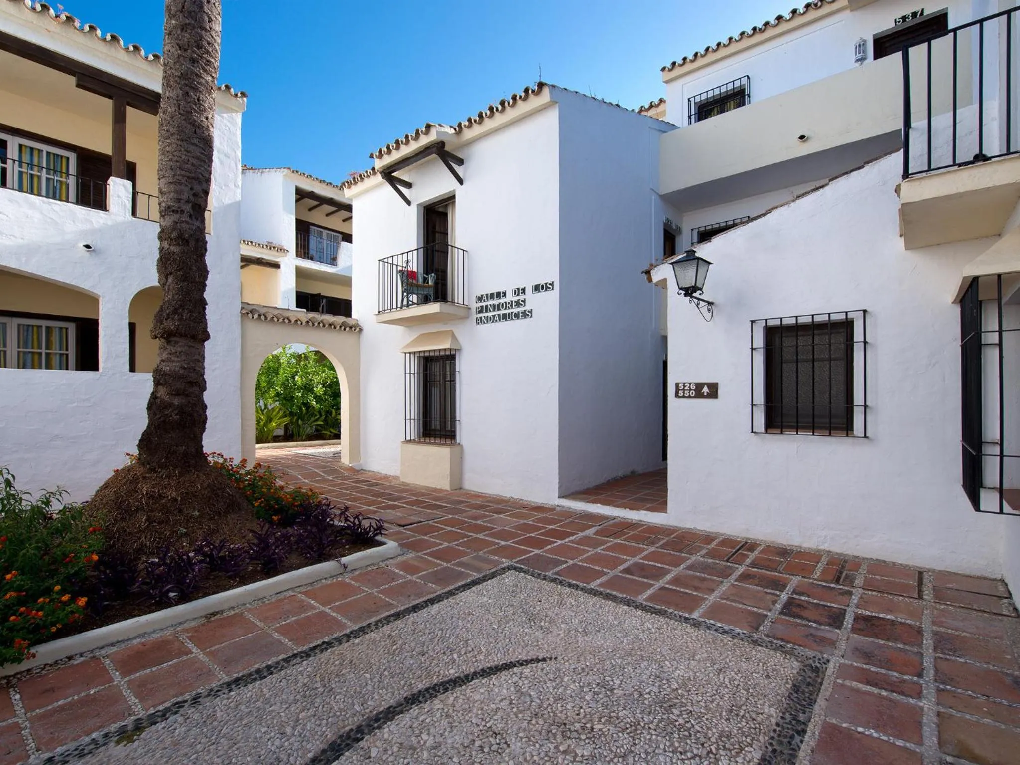 Facade/entrance in BlueBay Banús