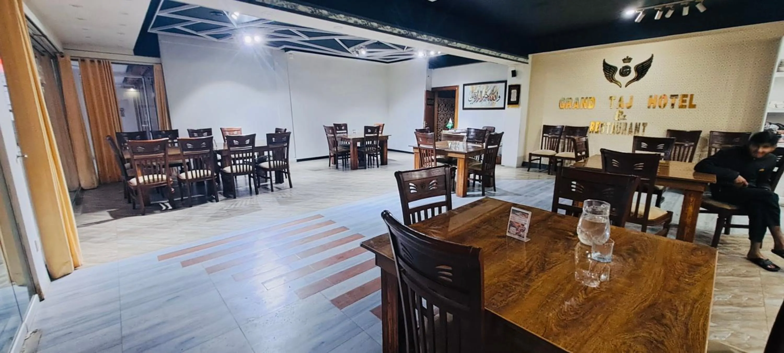 Restaurant/places to eat in Grand Taj