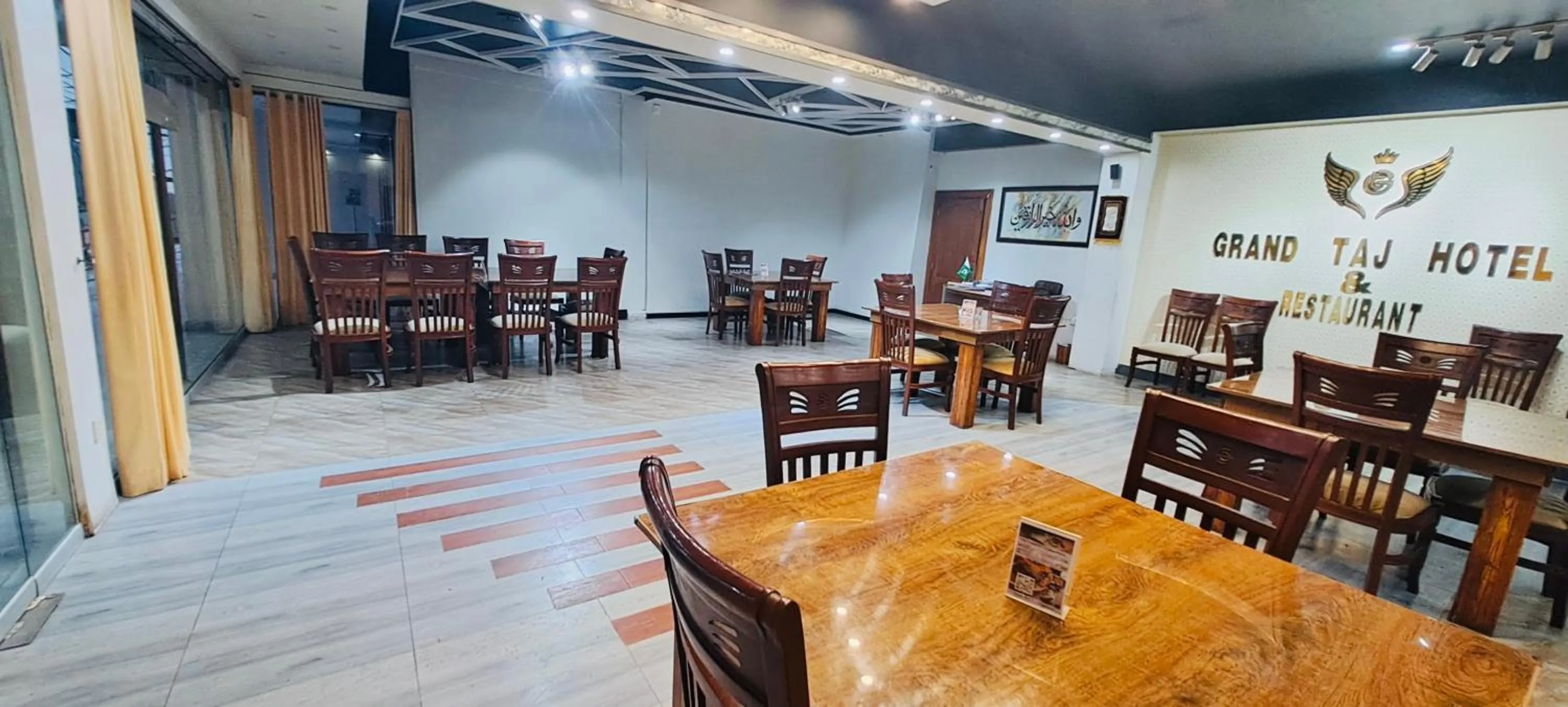 Restaurant/places to eat in Grand Taj