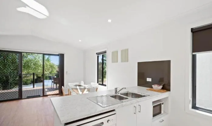 Deluxe Family Suite (Not Pet Friendly) - single occupancy in Horseshoe Tourist Park