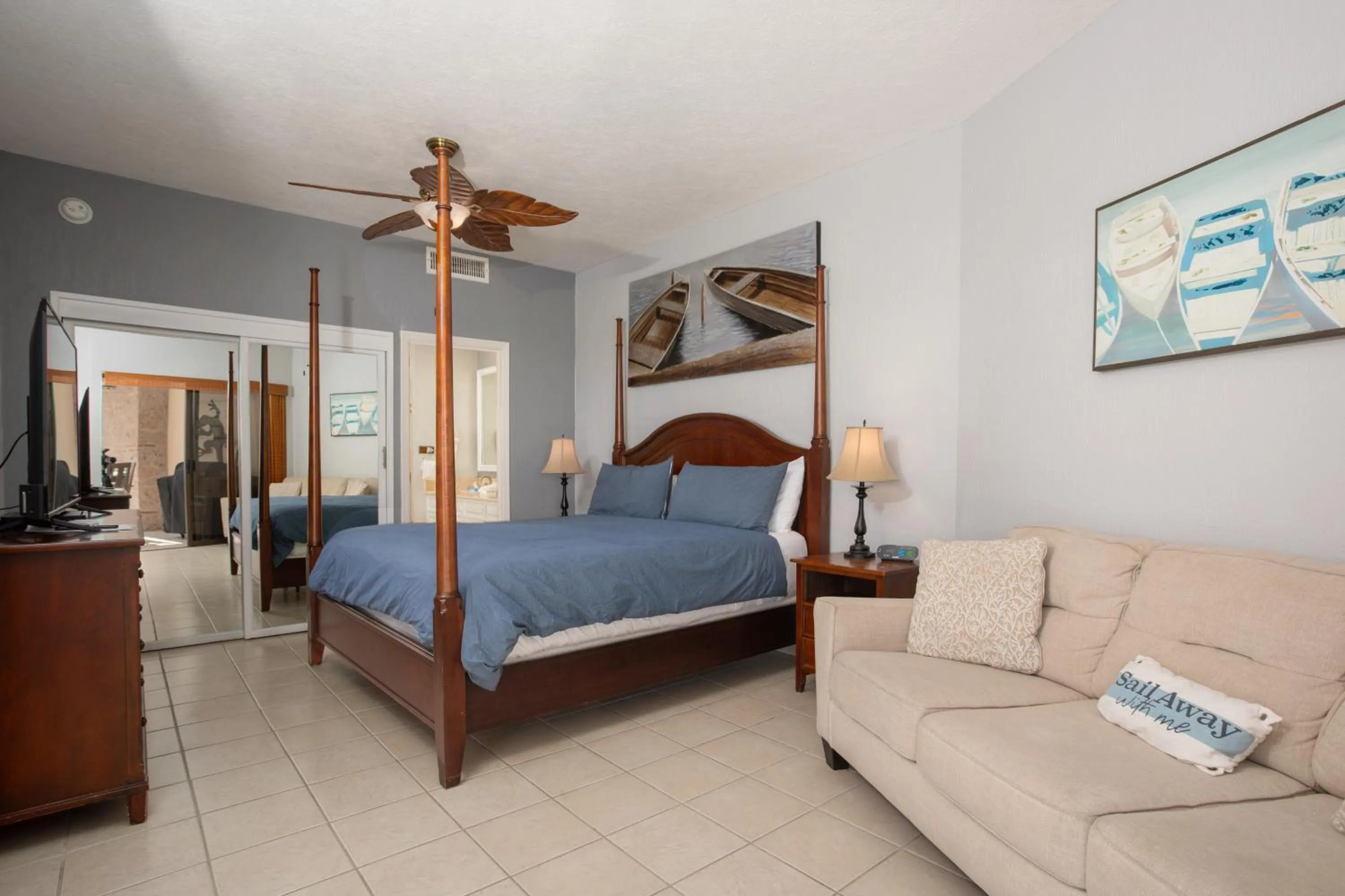 TV and multimedia, Bed in Sonoran Sea Resort BEACHFRONT Condo E203