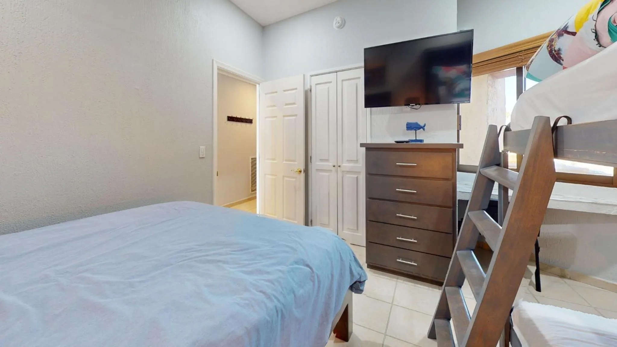 TV and multimedia, Bed in Sonoran Sea Resort BEACHFRONT Condo E203
