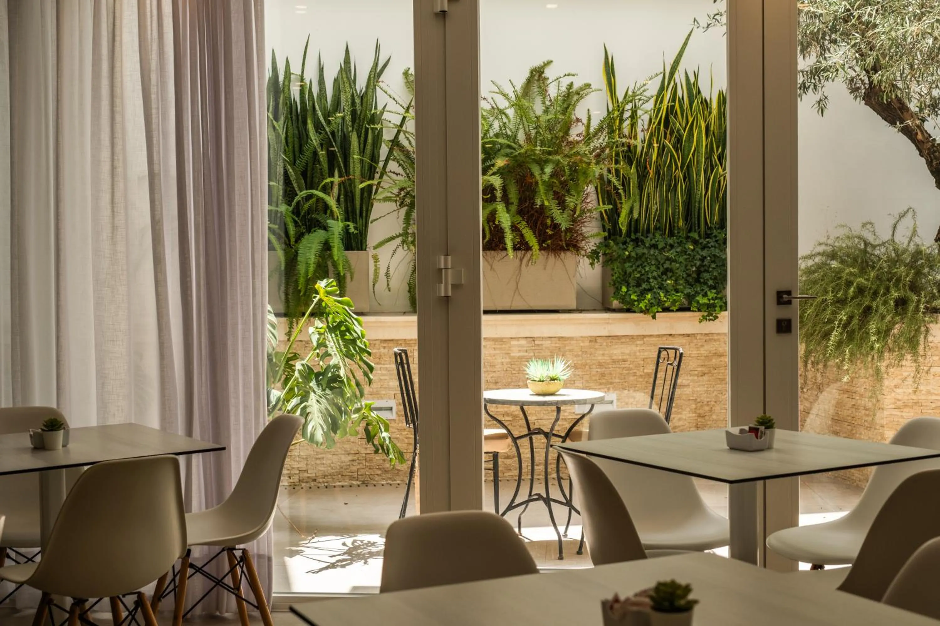 Dining area in Hotel Puerta del Mar - Adults Recommended