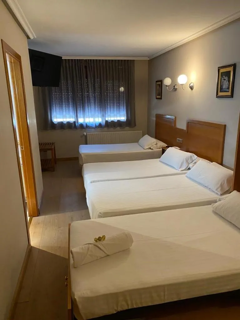 Bedroom, Bed in Hotel Carbayon