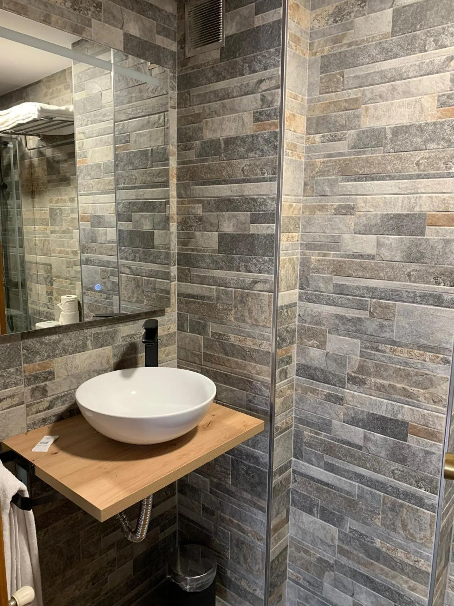 Bathroom in Hotel Carbayon