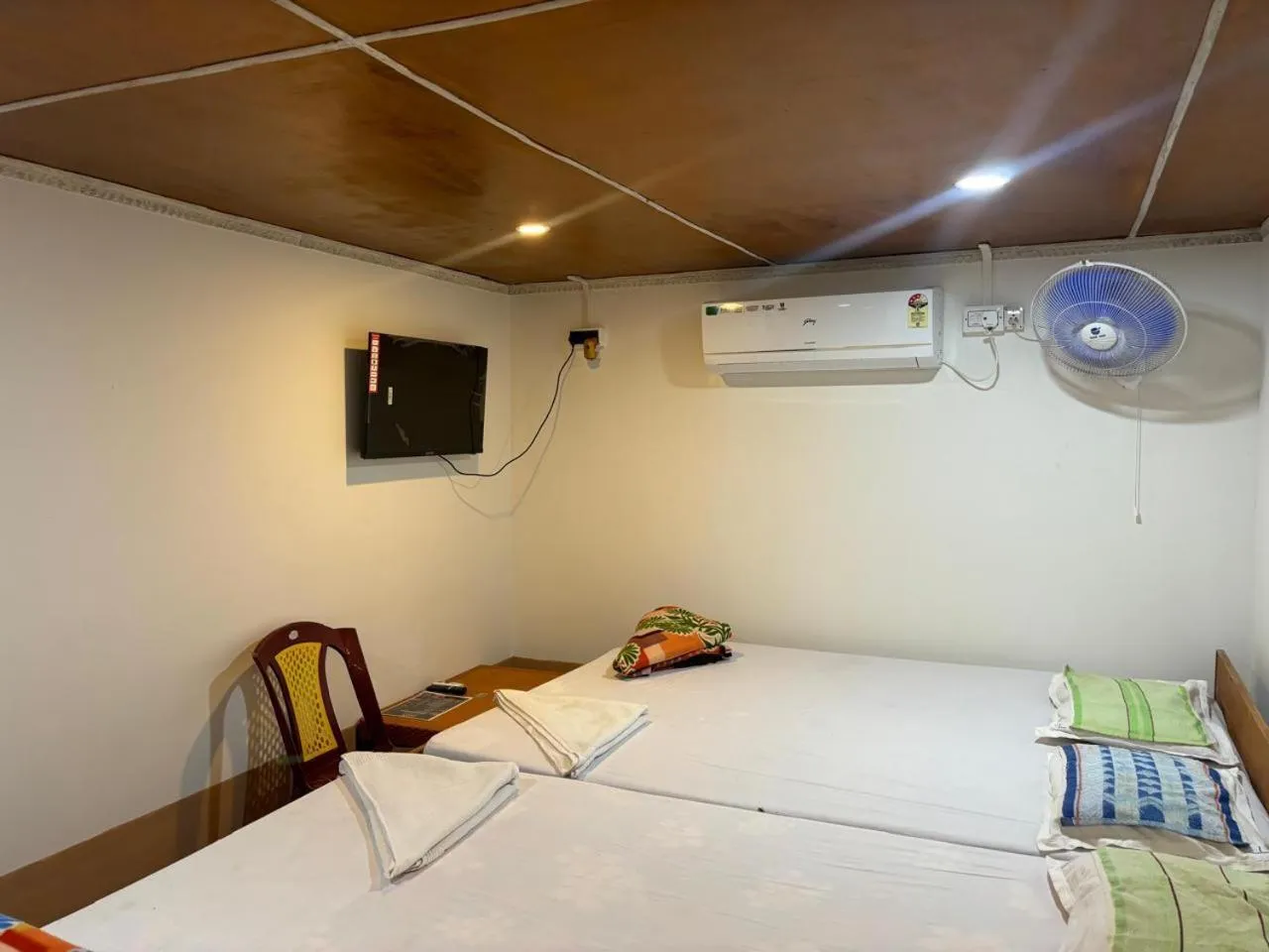 Photo of the whole room, Bed in Tapama Resort Bakkhali