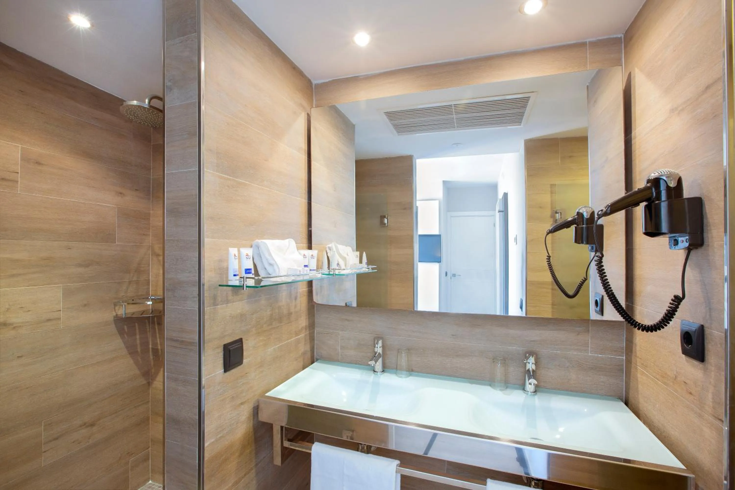 Shower in Mar Hotels Playa de Muro Suites