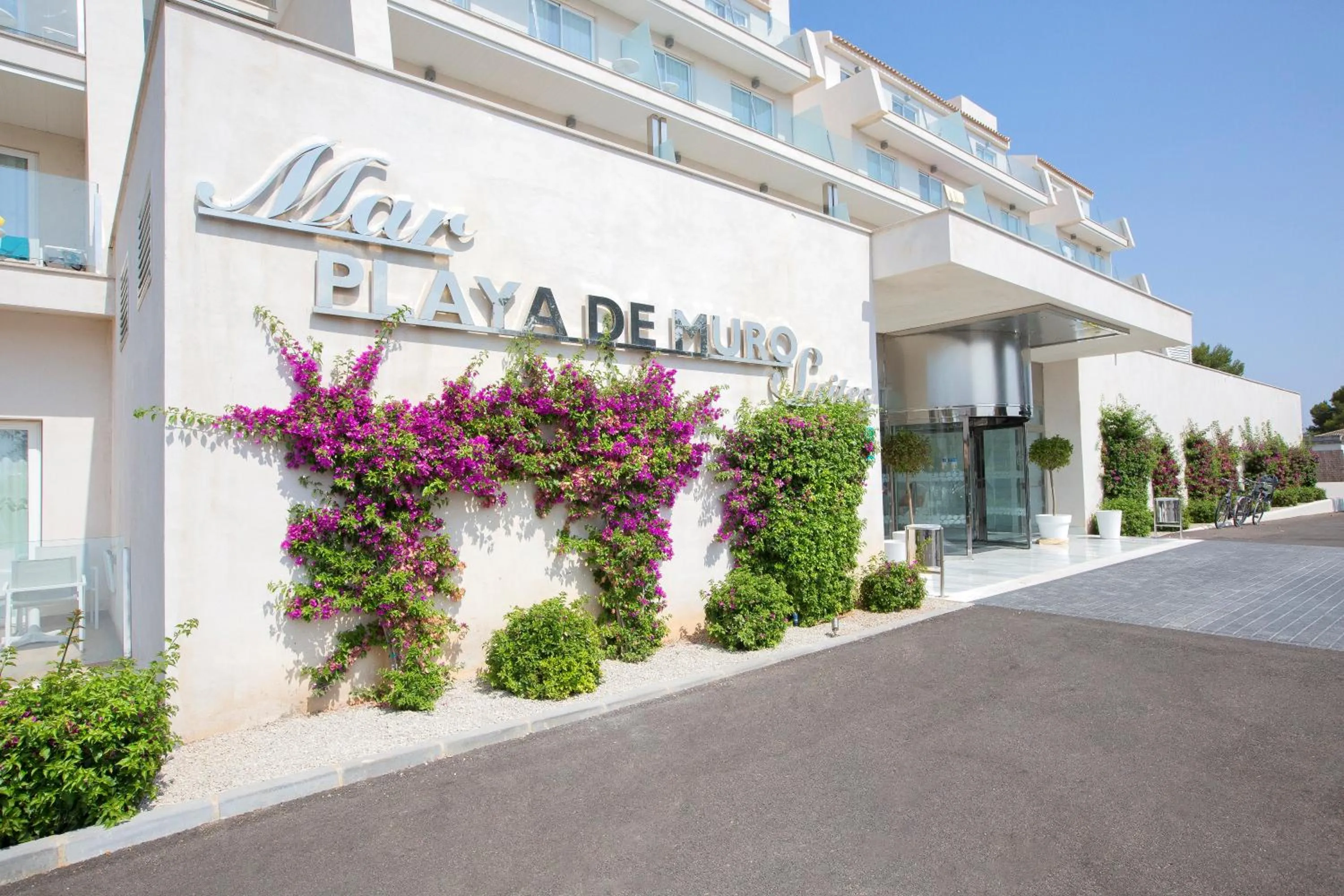 Facade/entrance in Mar Hotels Playa de Muro Suites