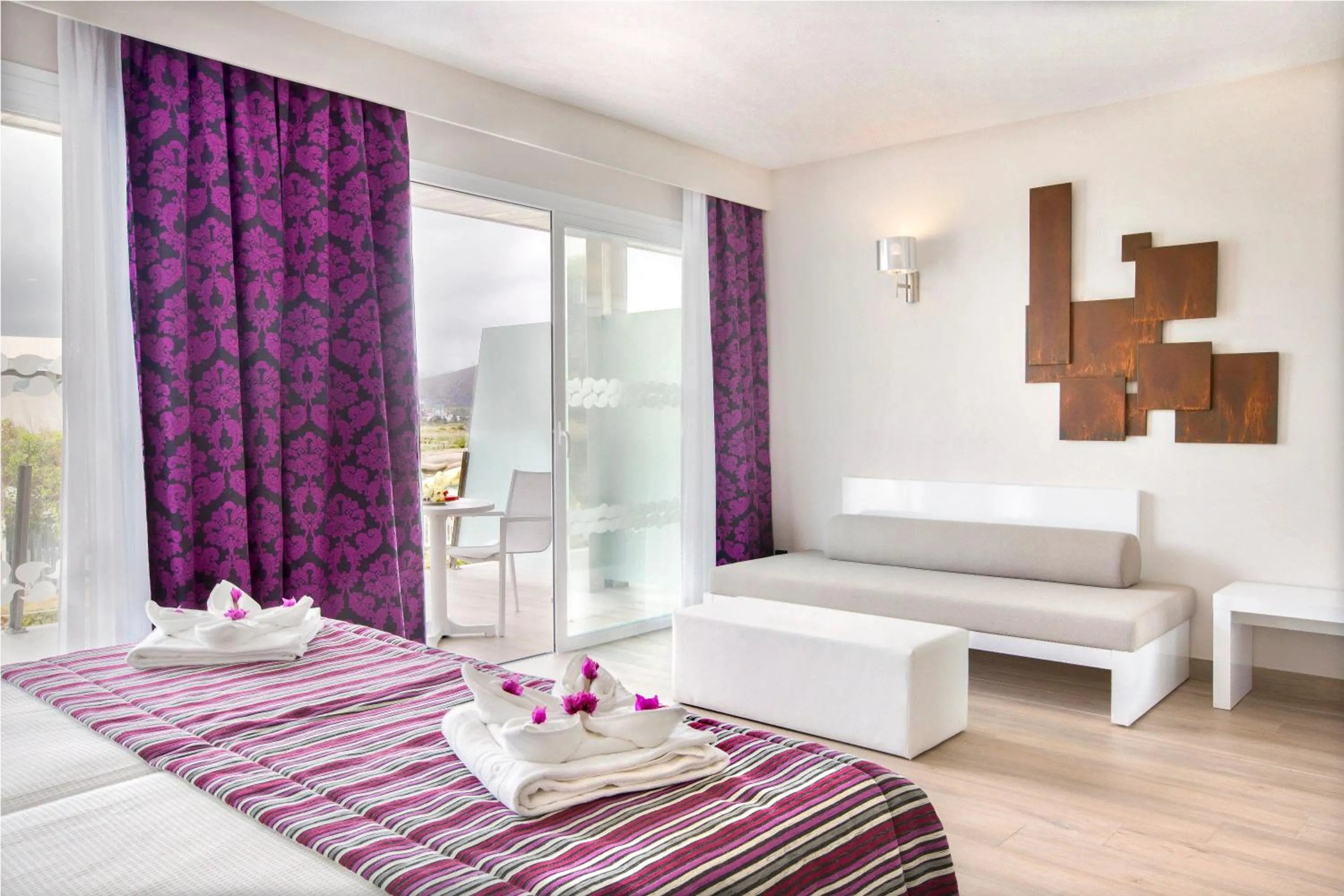 Summer, Bed in Mar Hotels Playa de Muro Suites