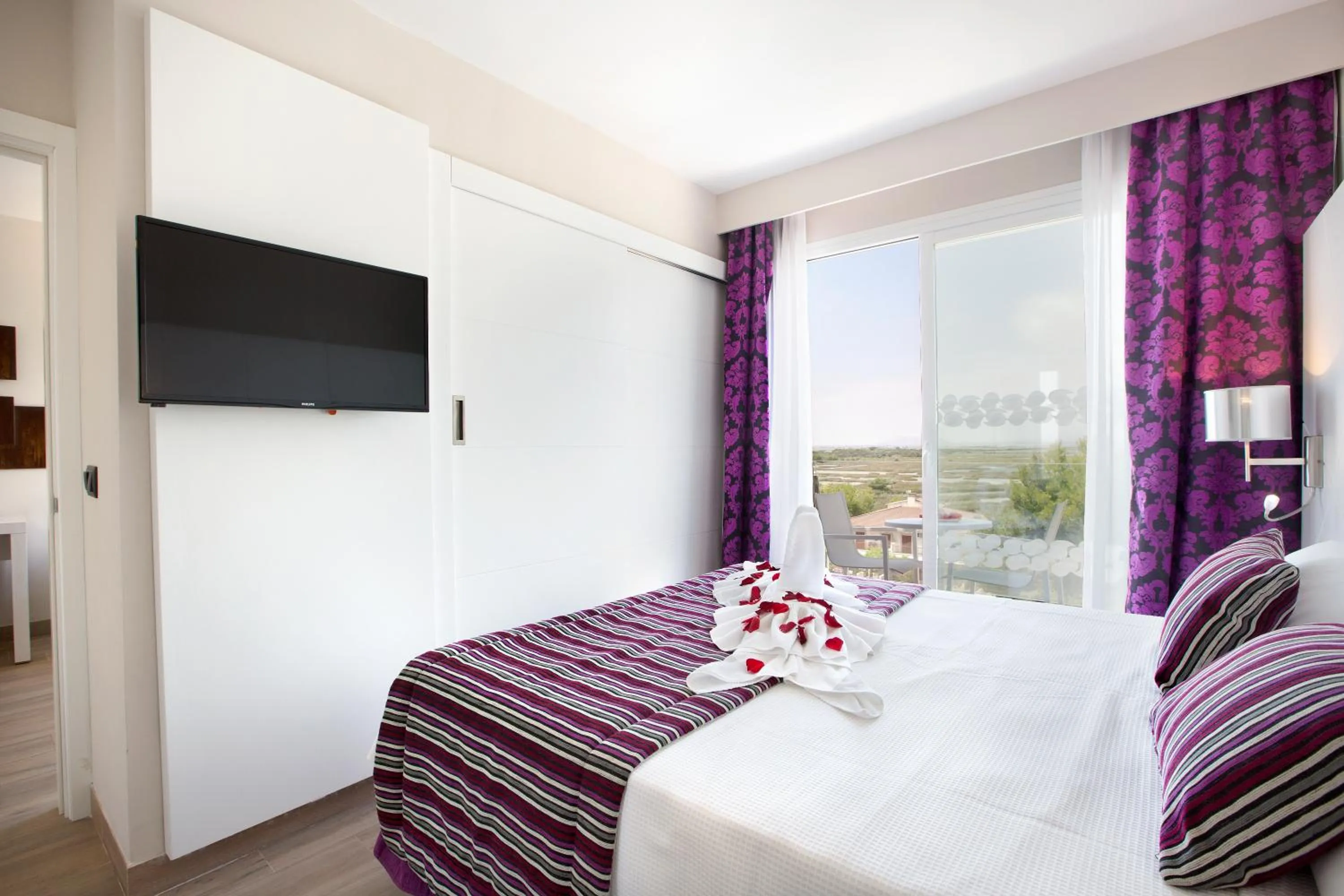 Balcony/Terrace, Bed in Mar Hotels Playa de Muro Suites