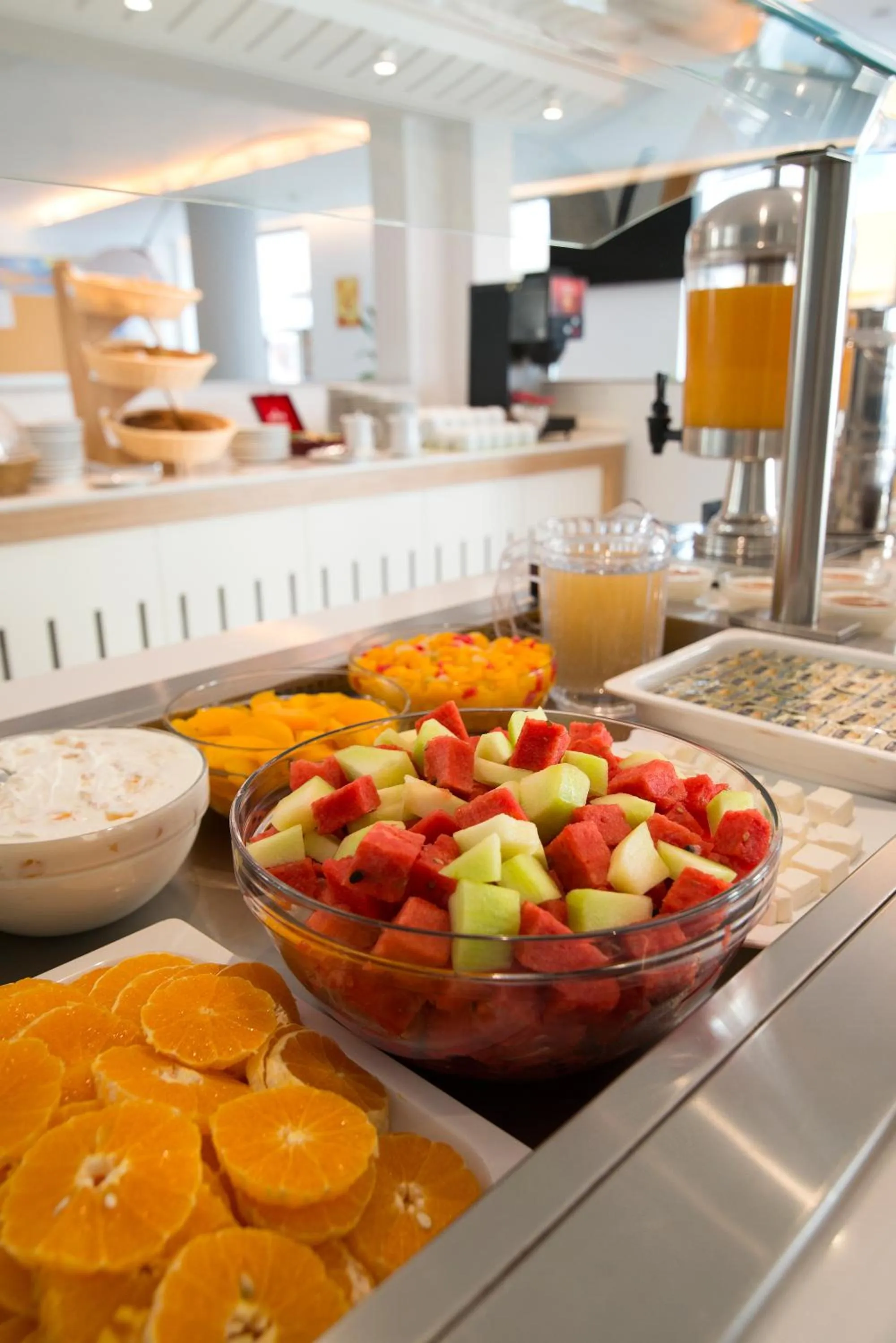 Restaurant/places to eat in Alia Beach Hotel by Estia