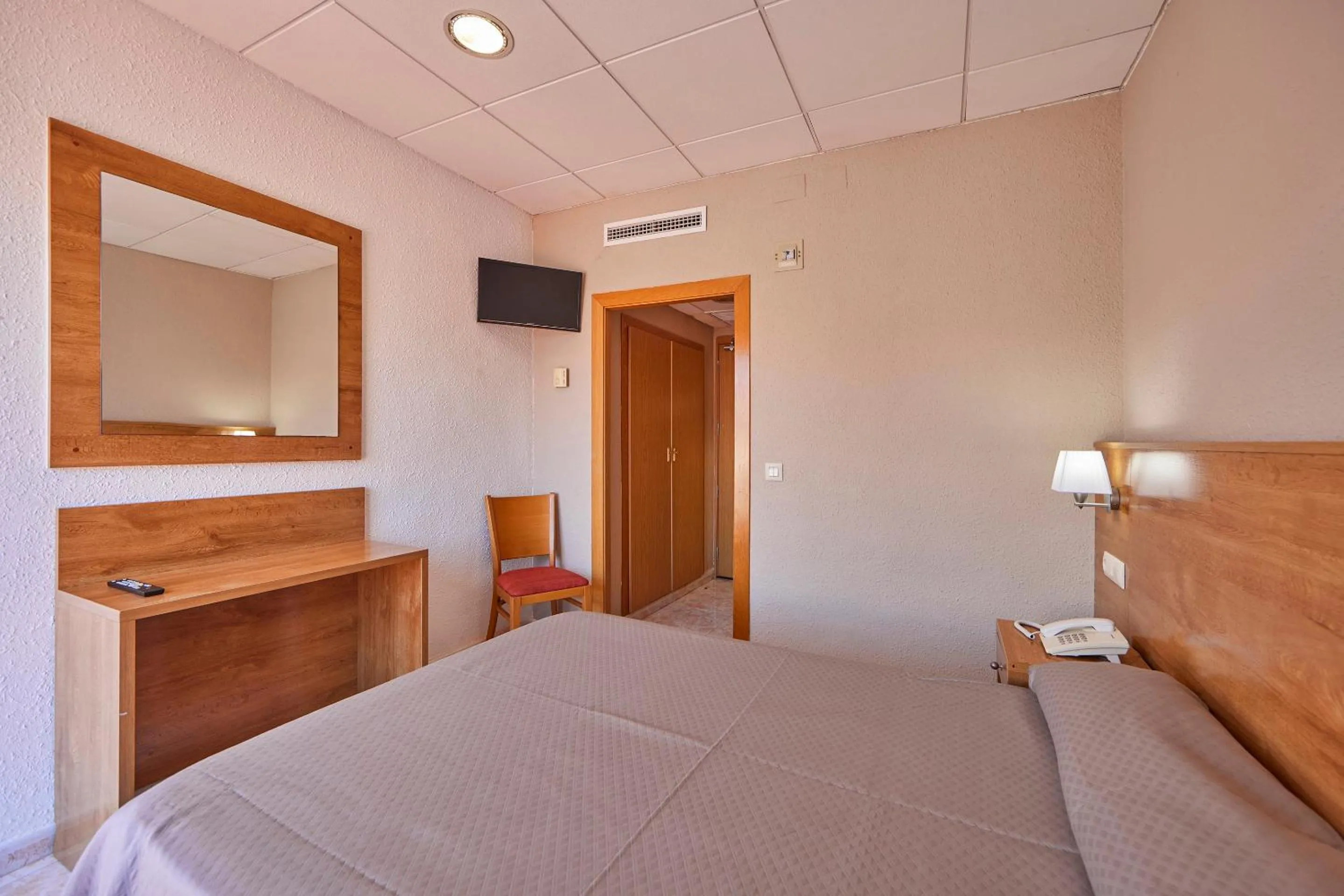 Photo of the whole room, Bed in Ona Don Juan