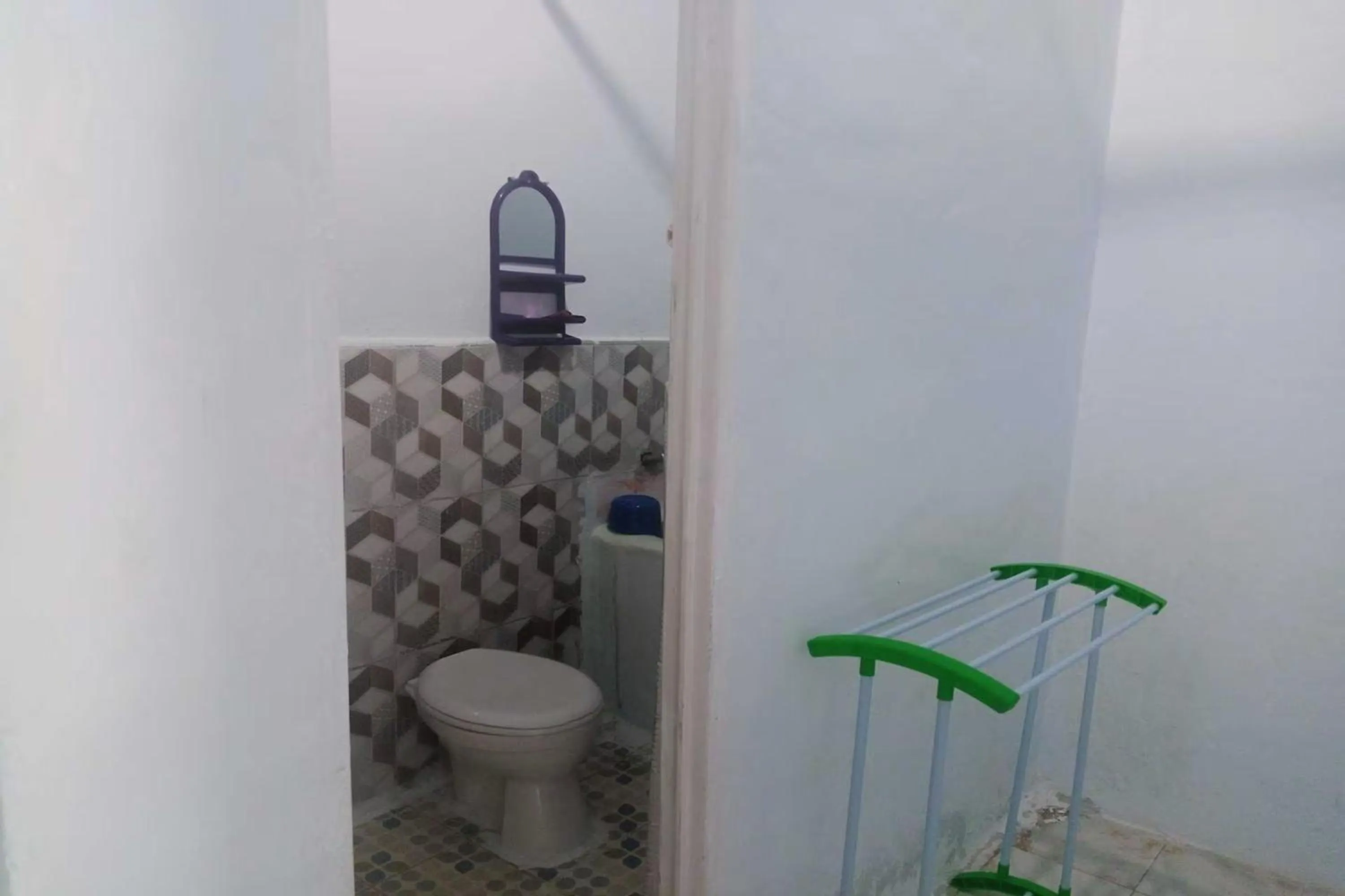 Bathroom in EXPRESS O 92251 Jaya Kusuma Homestay Near PONPES Darul Muhtadin