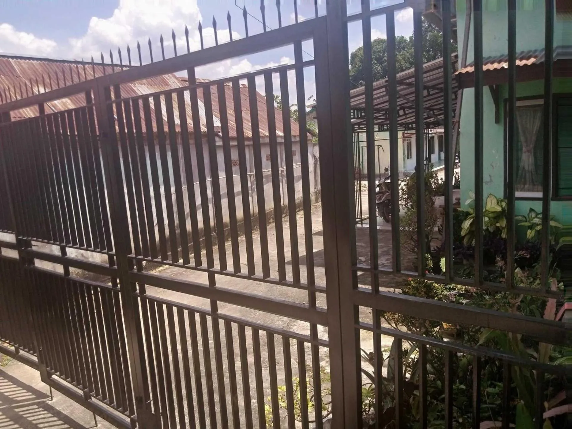 Facade/entrance in EXPRESS O 92251 Jaya Kusuma Homestay Near PONPES Darul Muhtadin