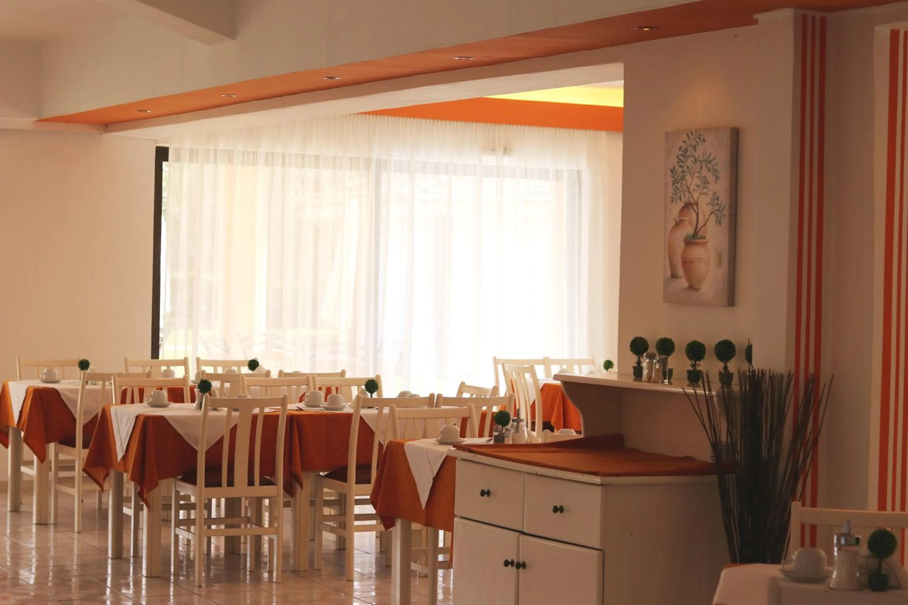 Restaurant/places to eat in Pegasus Hotel