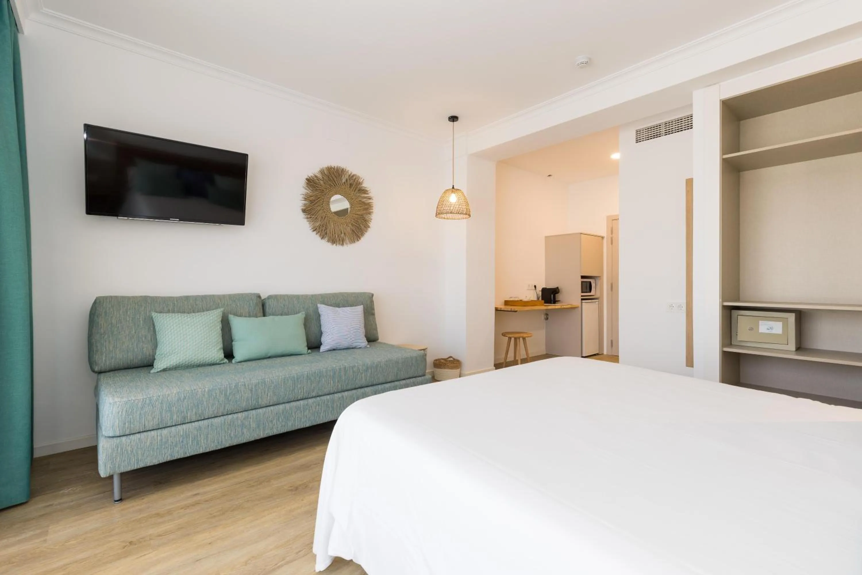 Photo of the whole room, Bed in MarSenses Paradise Club