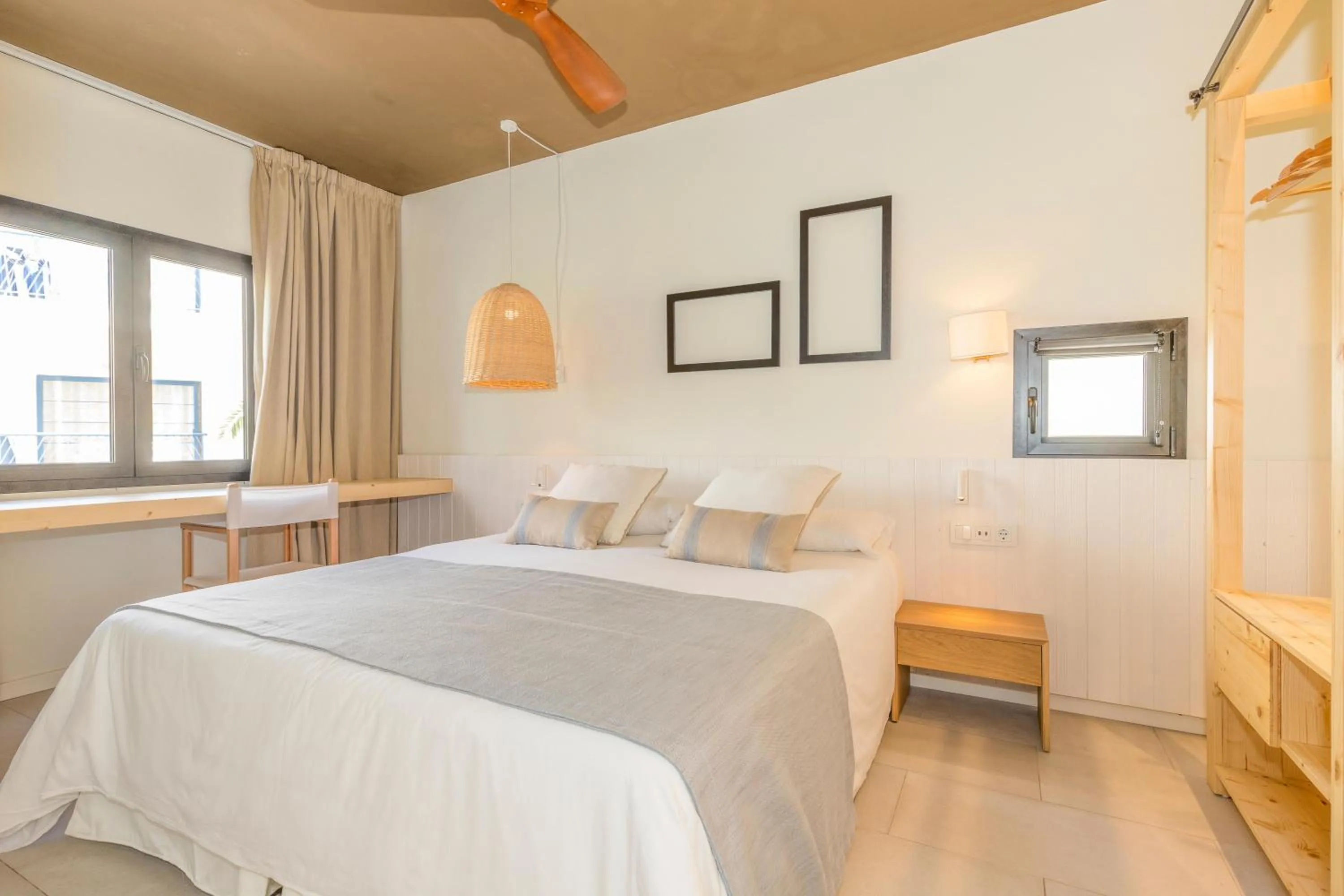 Photo of the whole room, Bed in MarSenses Paradise Club