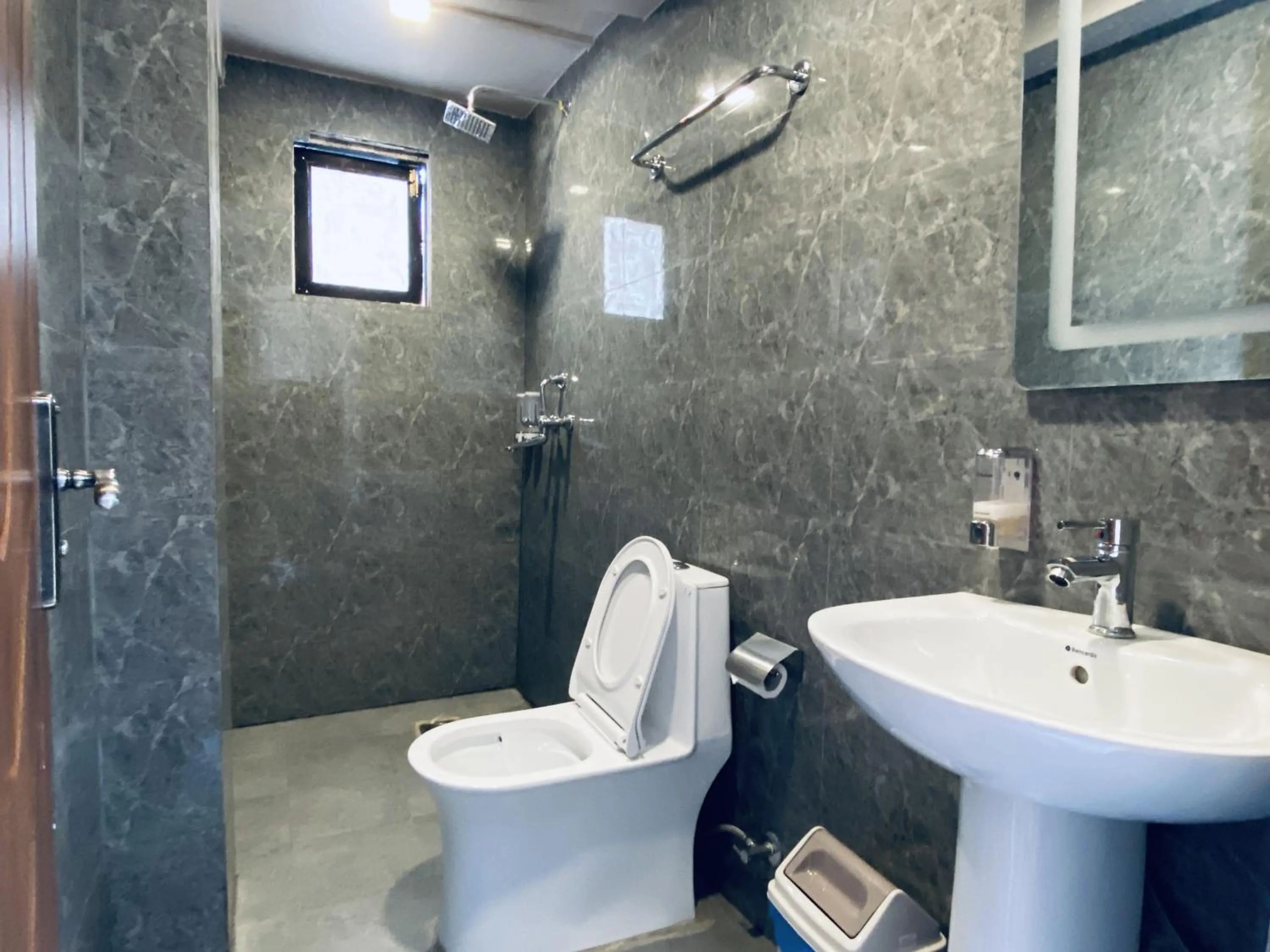 Shower in Hotel Pala