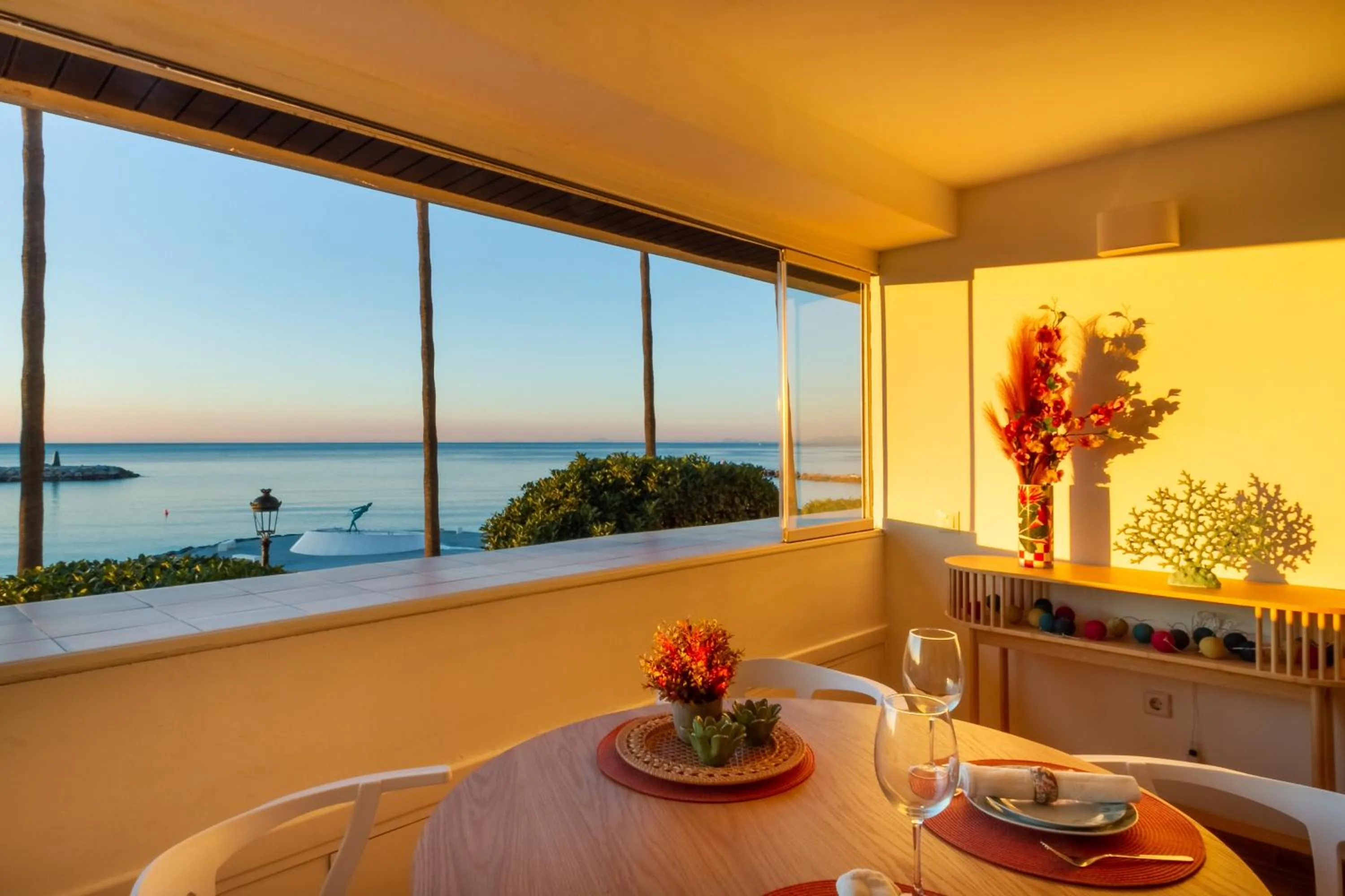 MARBELLA BANUS SUITES - Marbella Beach Front Suite Apartment