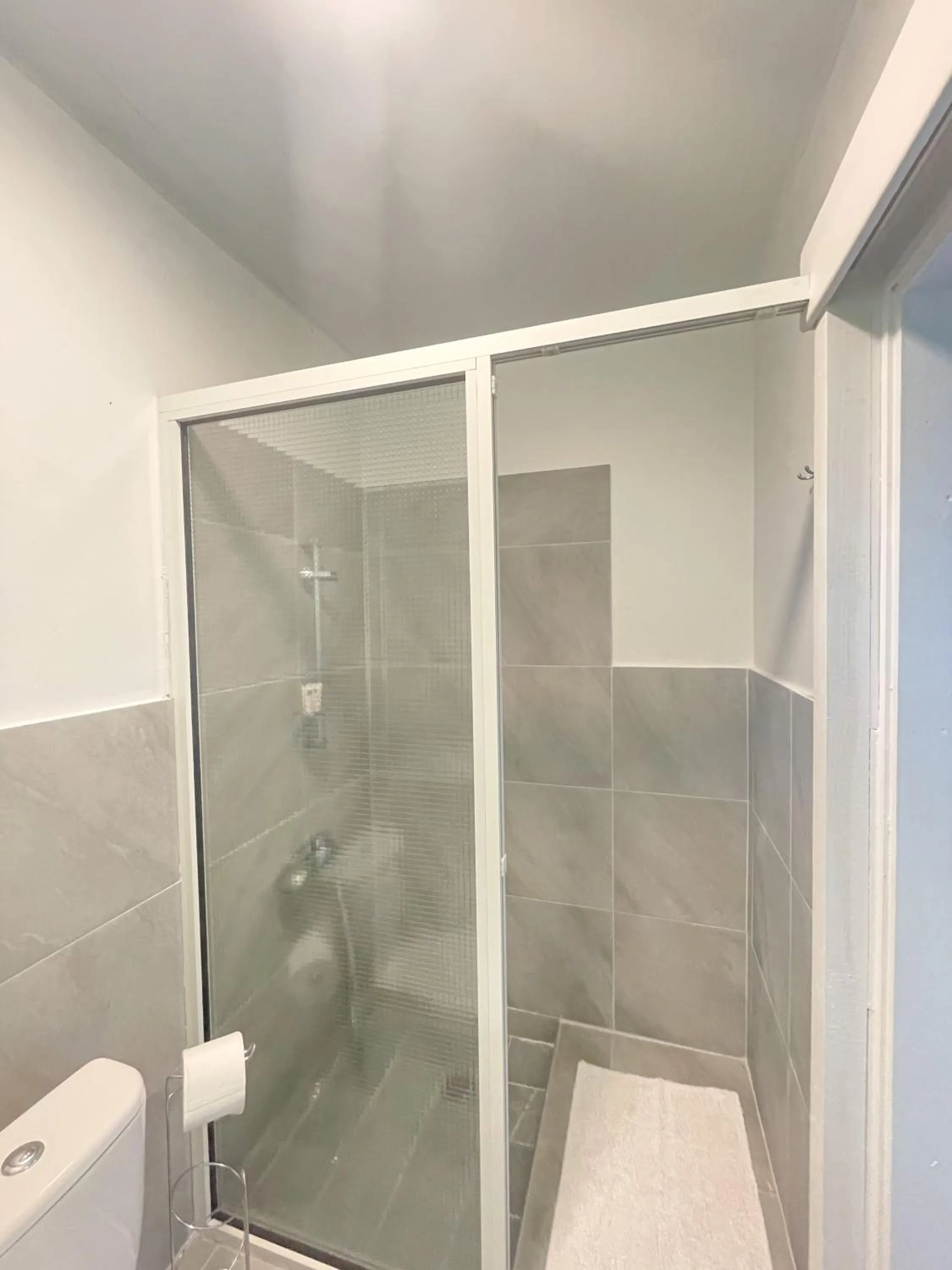 Shower in Temana Airport Faa'a,Tahiti