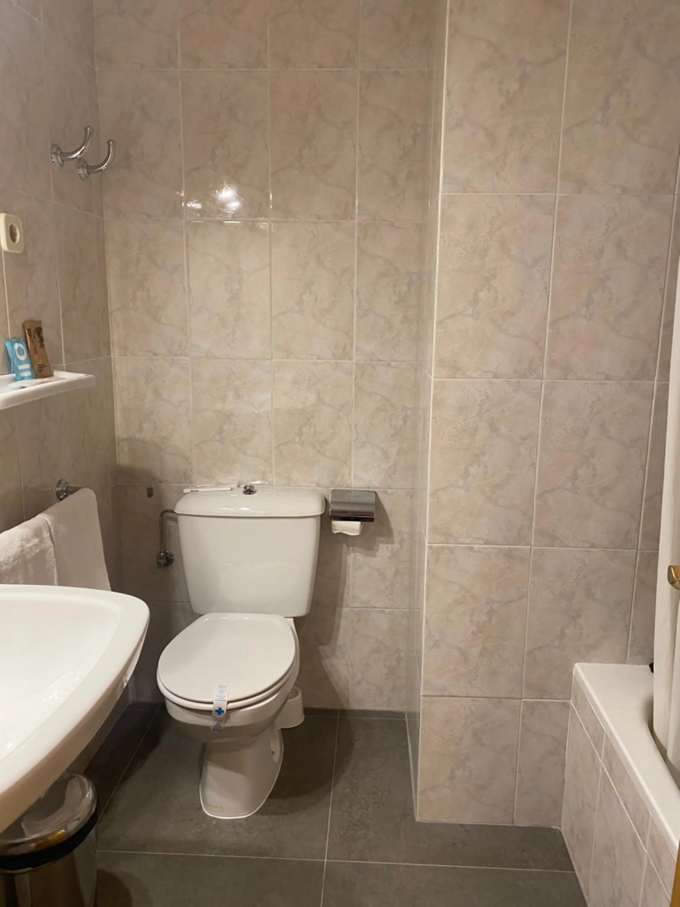 Bathroom in Hotel Tobazo