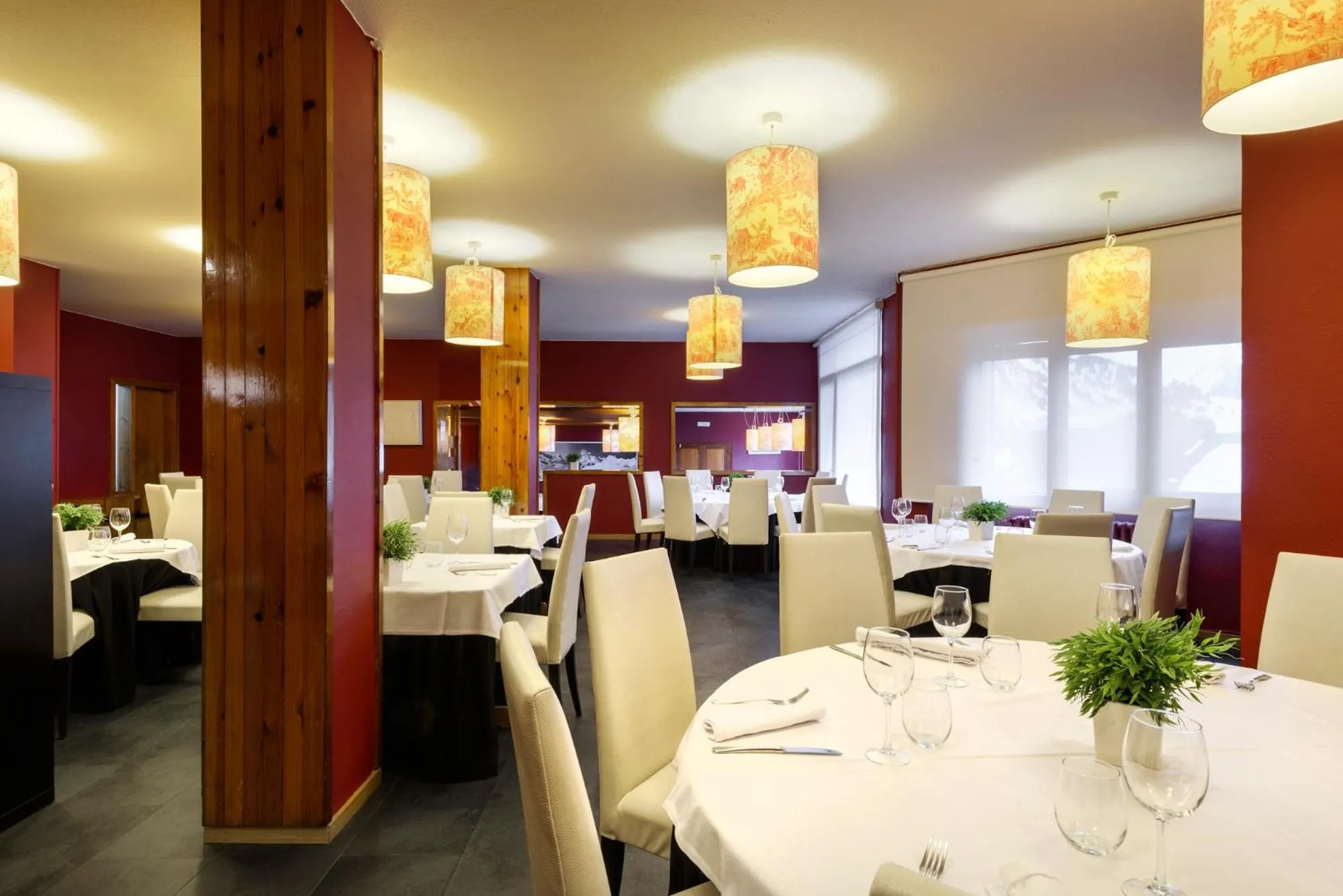 Restaurant/places to eat in Hotel Tobazo