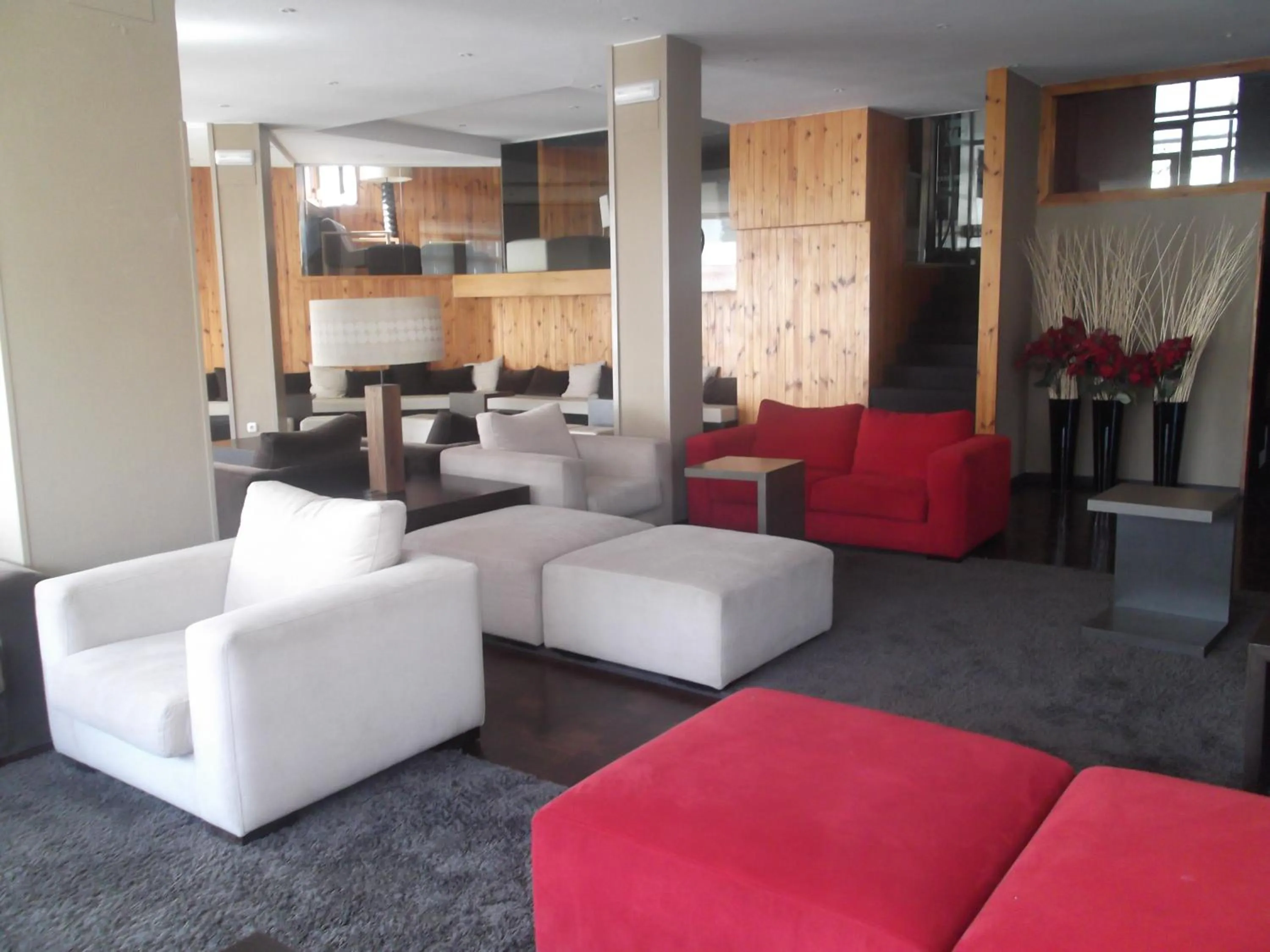Communal lounge/ TV room in Hotel Tobazo