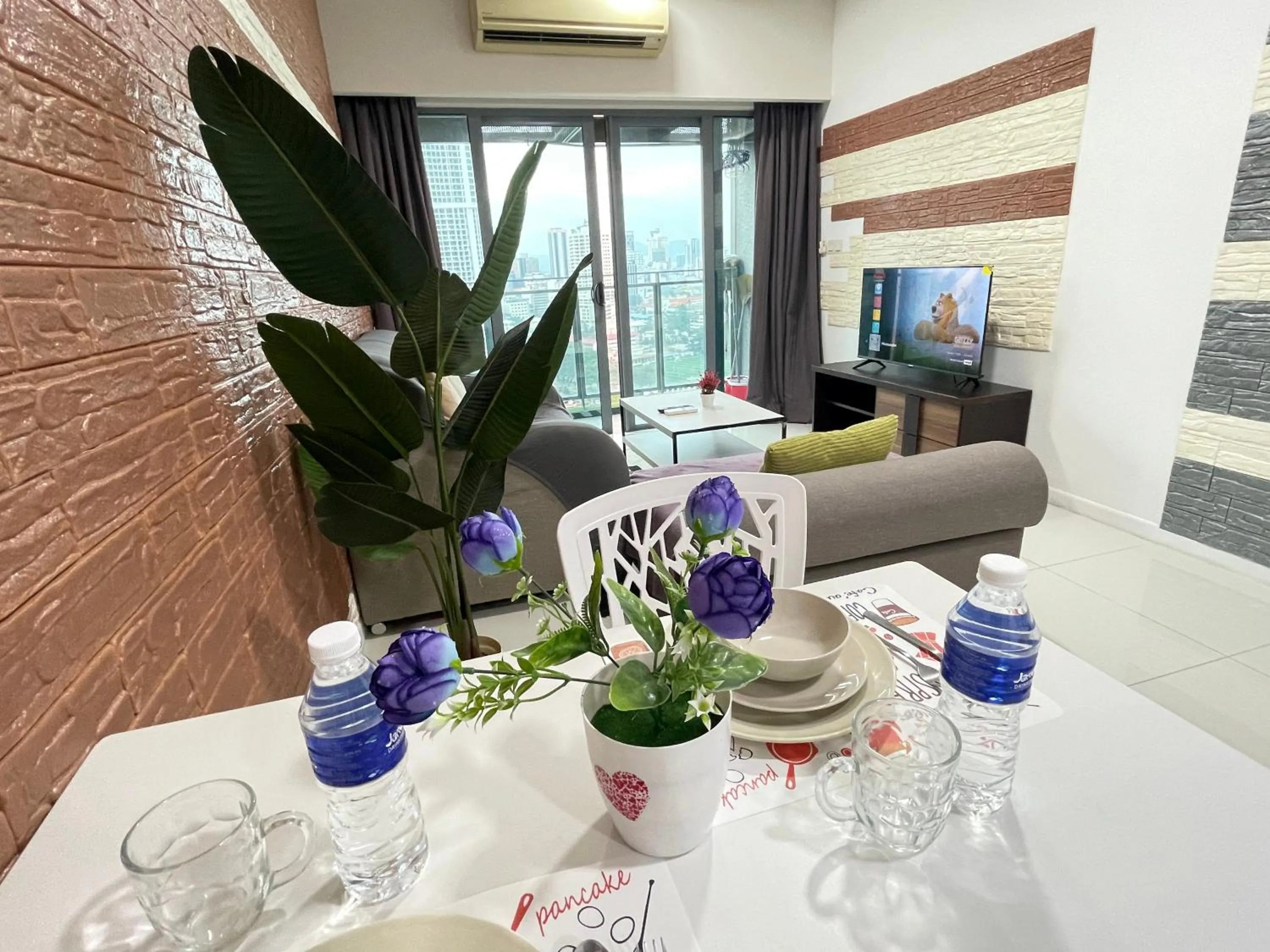 TV and multimedia in Mercu Summer Suite KLCC by Minshuku