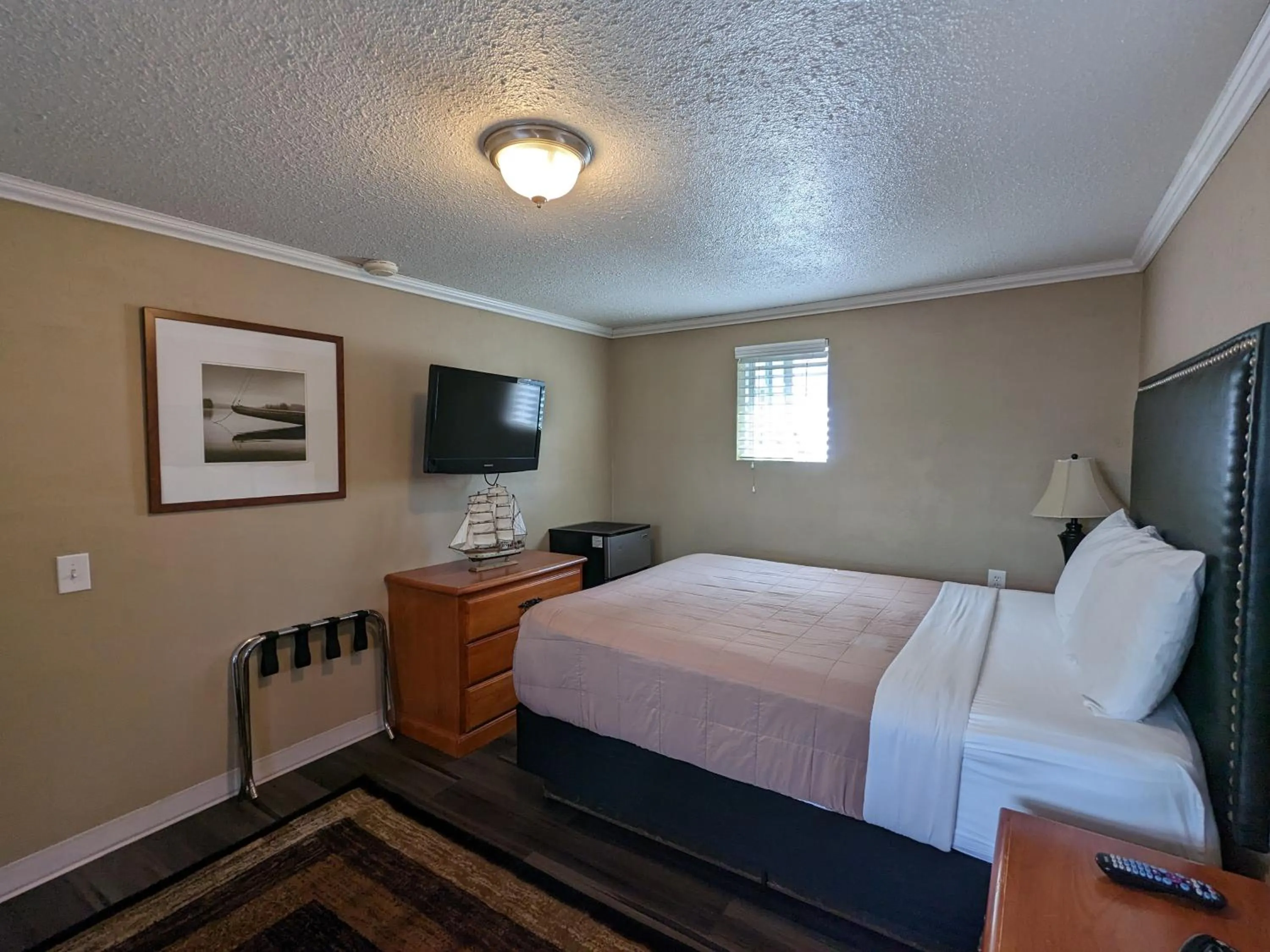 Bed in Bridge of The Gods Motel, Cabins & RV Park