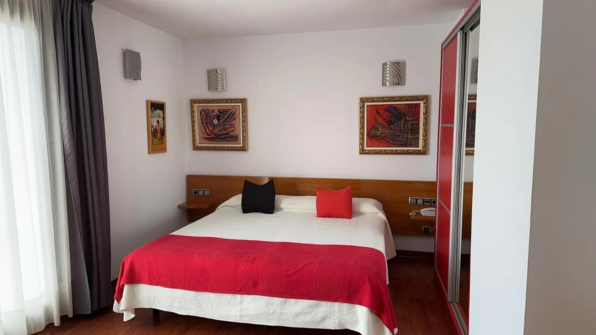 Bed in Hotel Plaza Inn