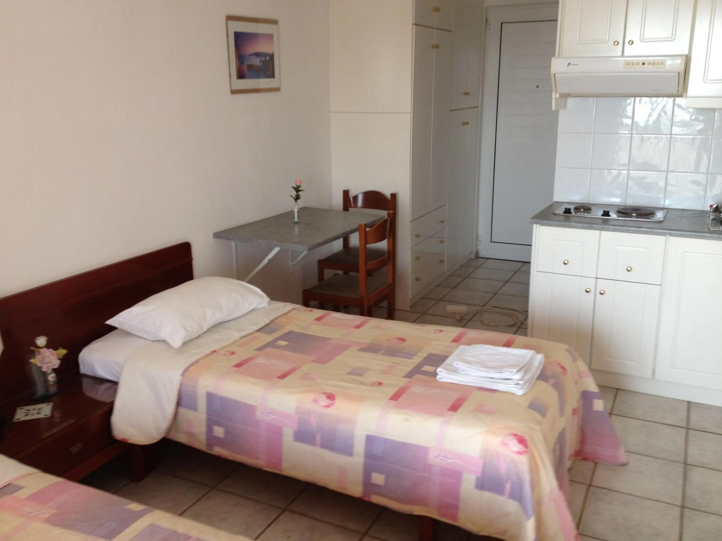 Kitchen or kitchenette, Bed in Gikas Apartments Triple Studio Sea View B7