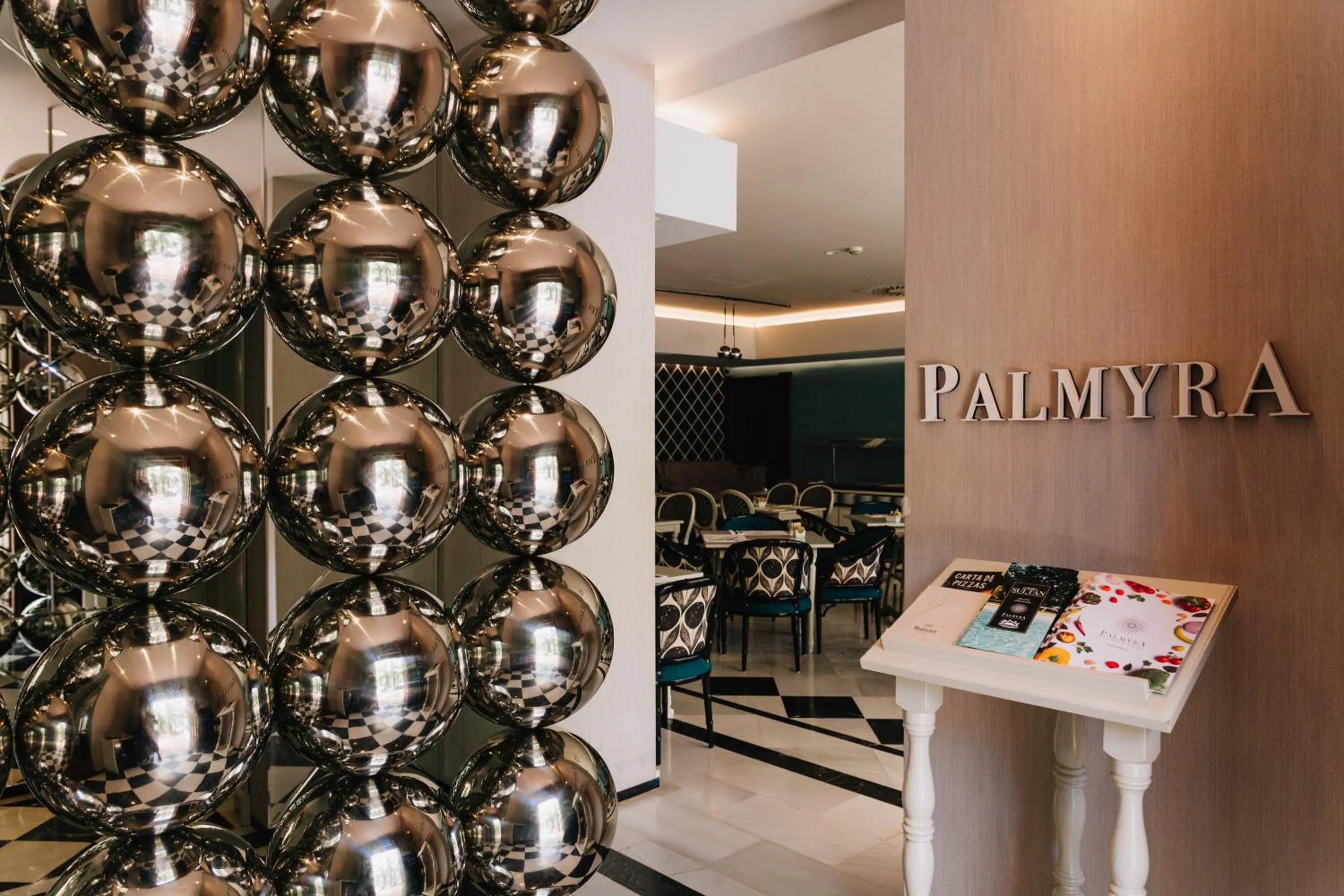 Food and drinks in Aparthotel Monarque Sultán