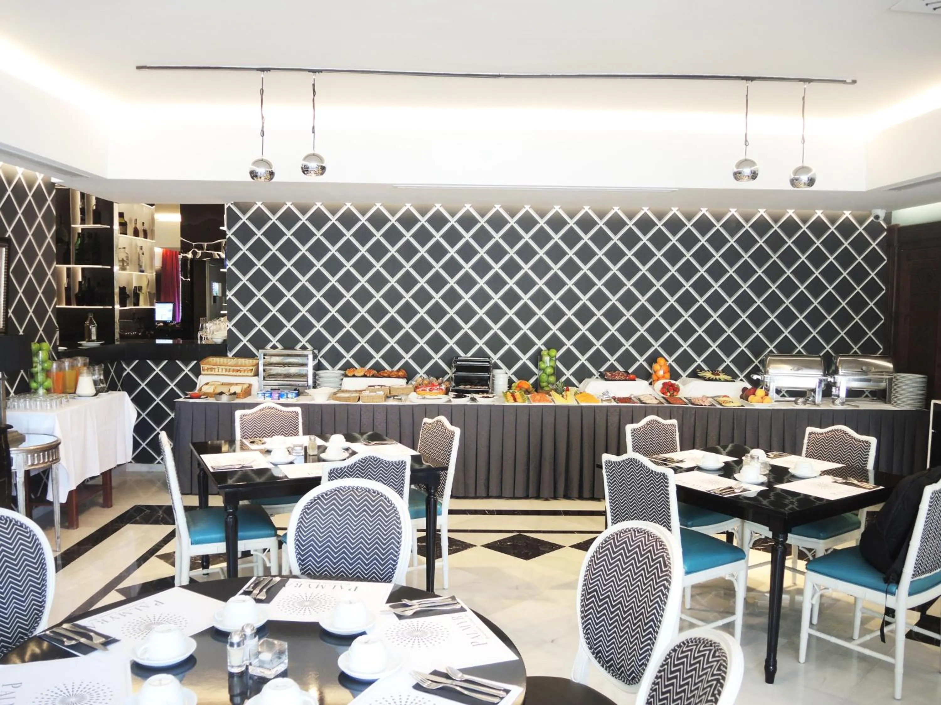 Restaurant/places to eat in Aparthotel Monarque Sultán