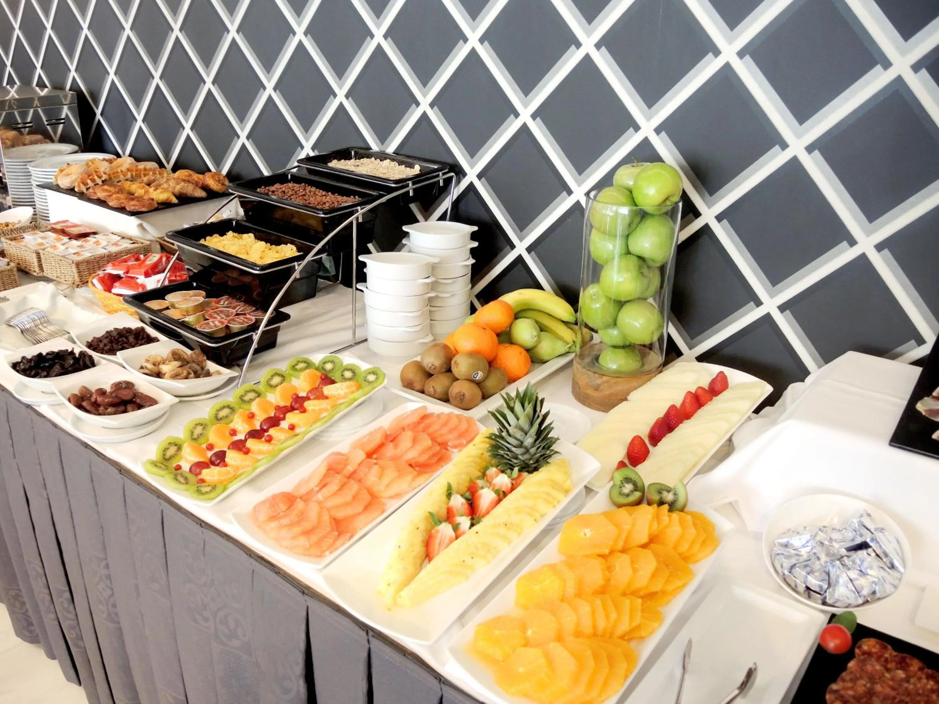 Breakfast in Aparthotel Monarque Sultán