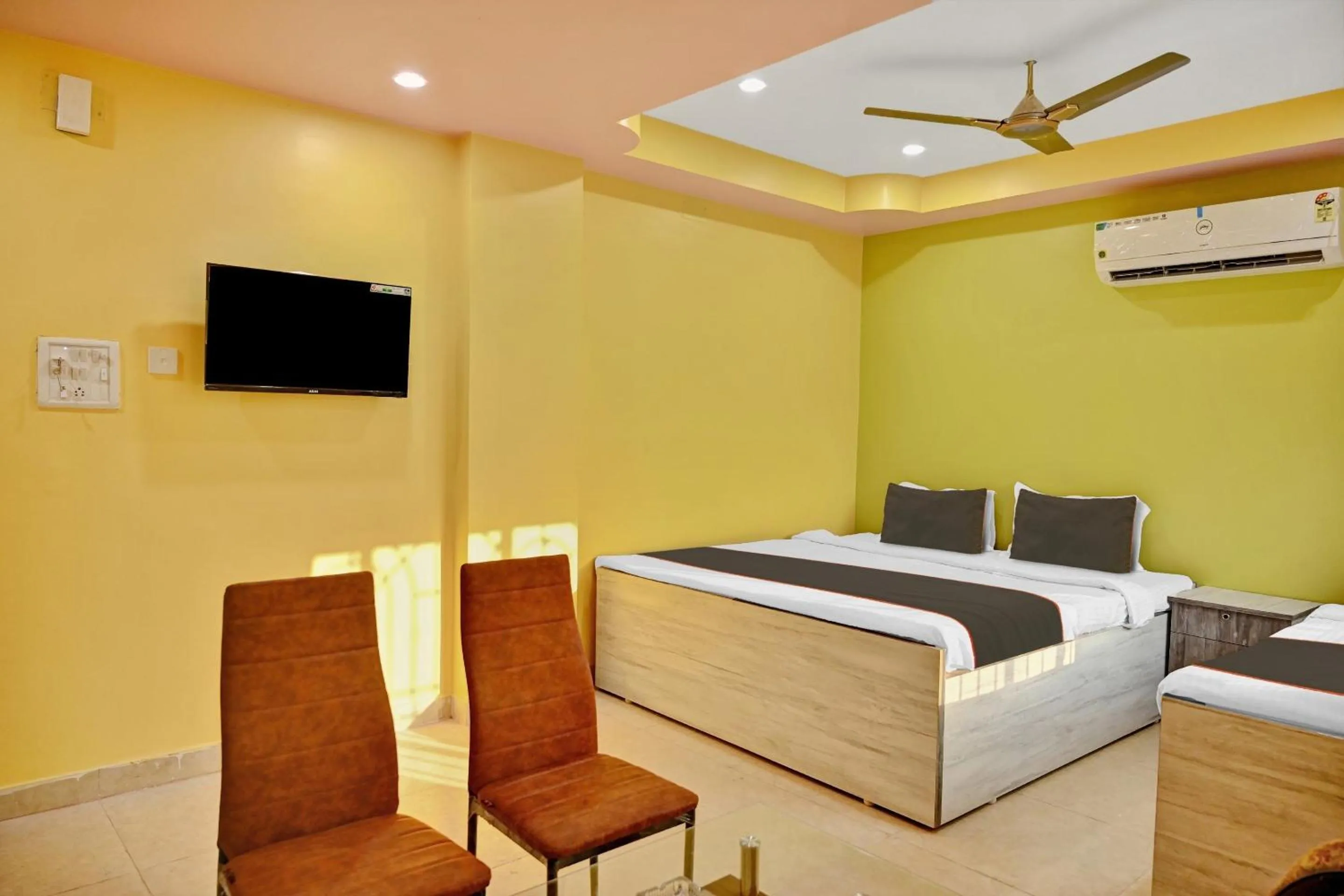 Bedroom, Bed in Super Hotel O Mahal