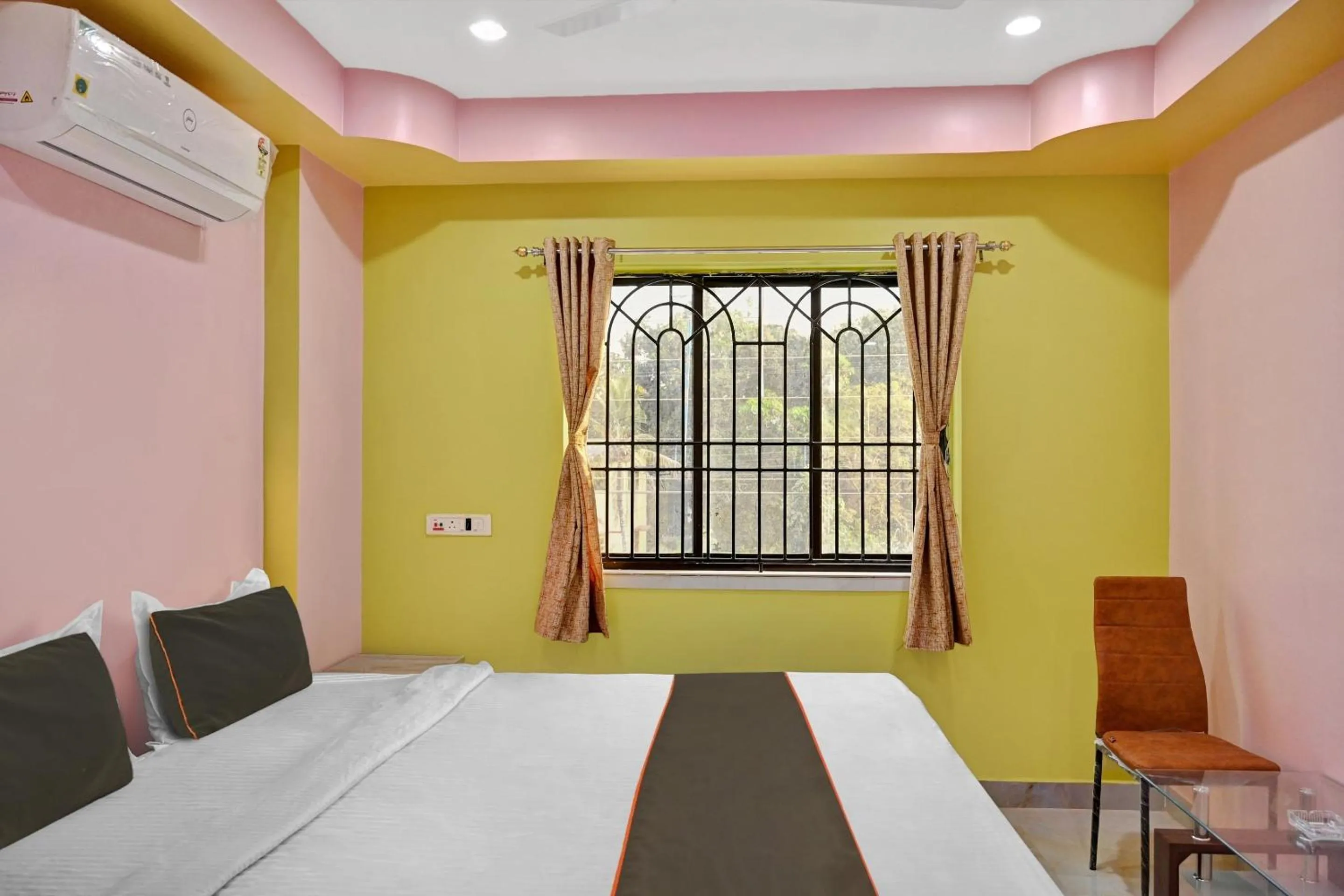 Bedroom, Bed in Super Hotel O Mahal