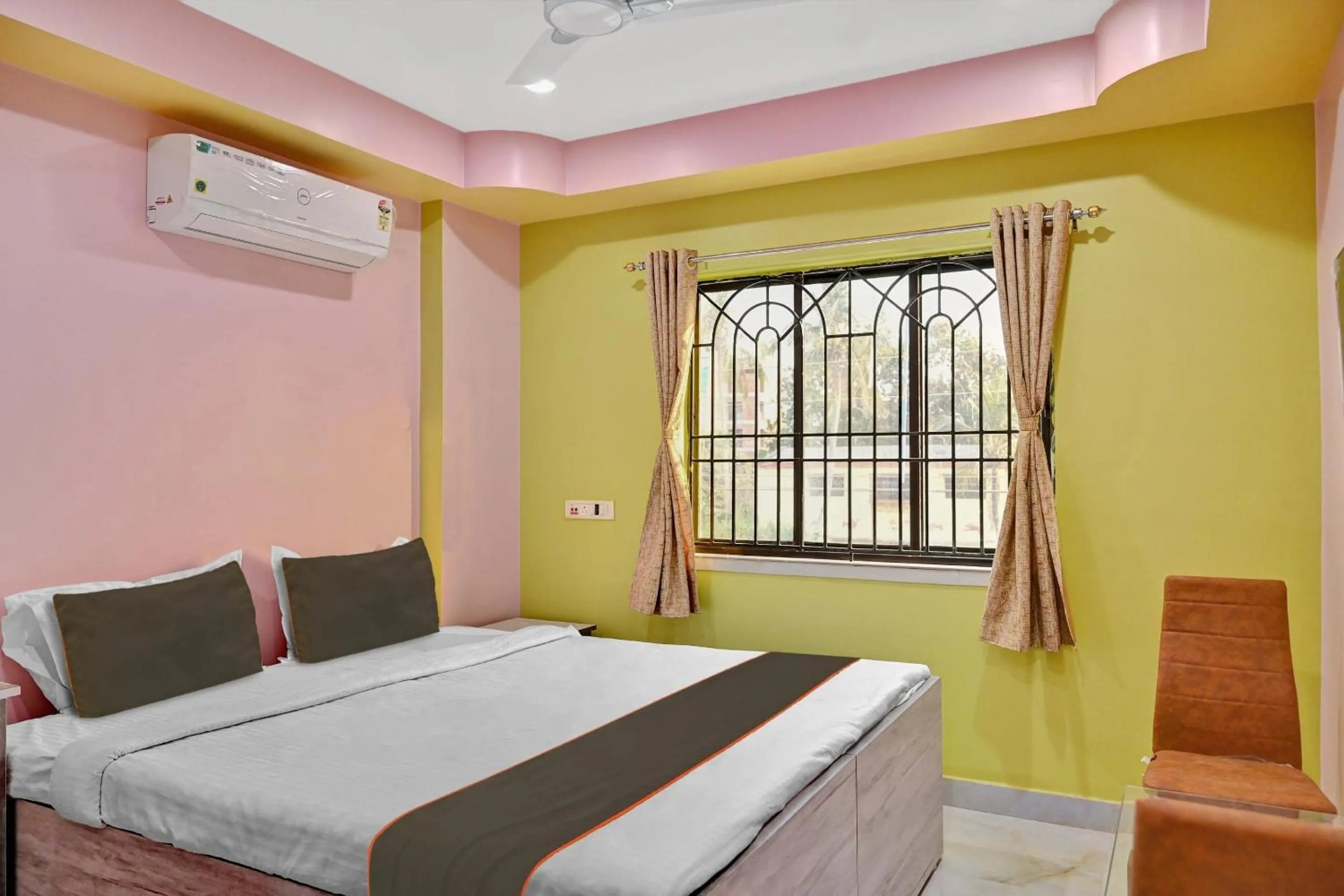 Bedroom, Bed in Super Hotel O Mahal